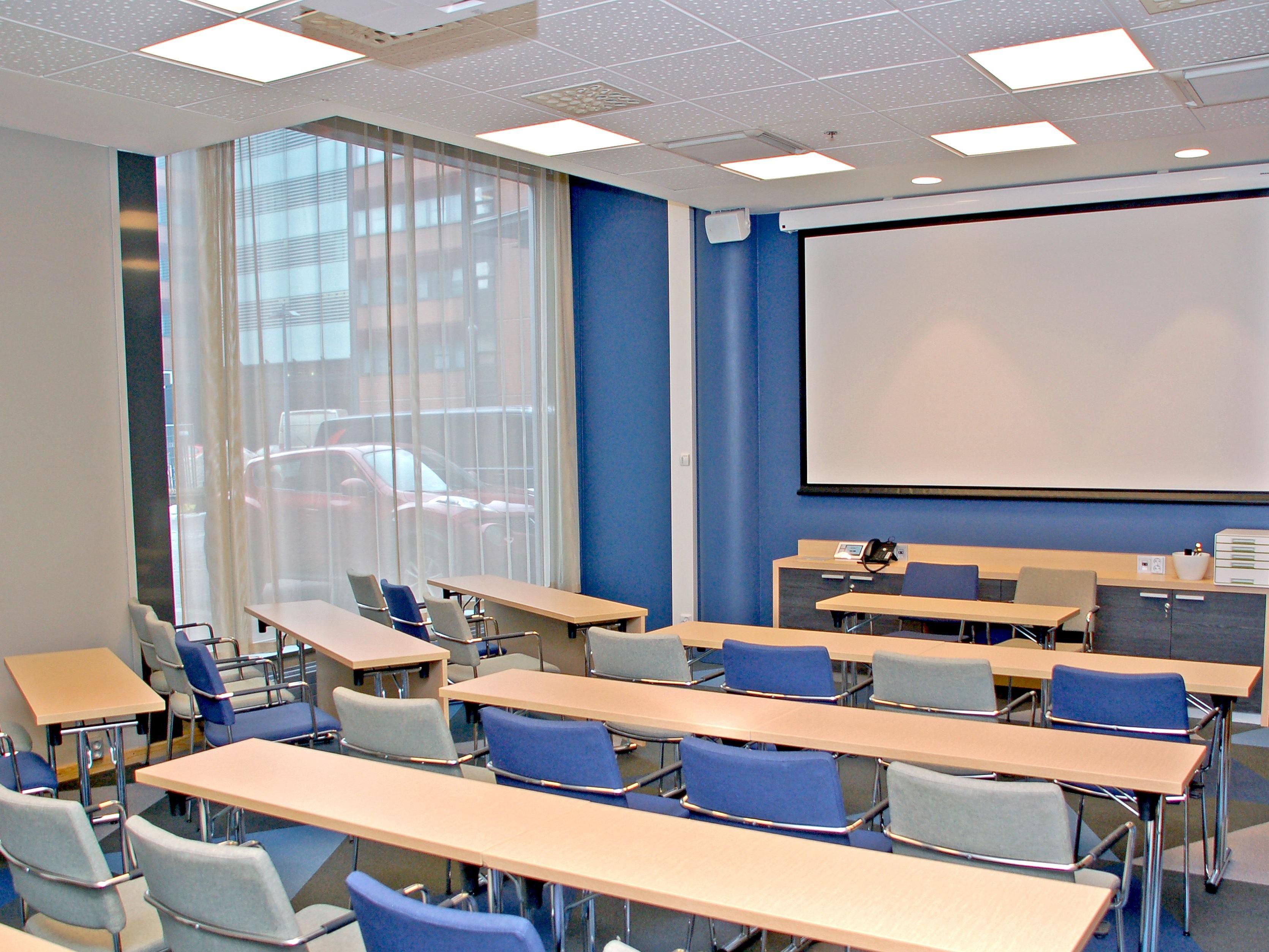Did you know that you can hold an effective meeting in our multifunctional meeting room, which can serve up to 24 guests? Contact our sales at holidayinnhelsinki.fi for more information or take a tour at our 360 show. You can also hold a small relaxed get-together-party at out Break Out Lounge. 