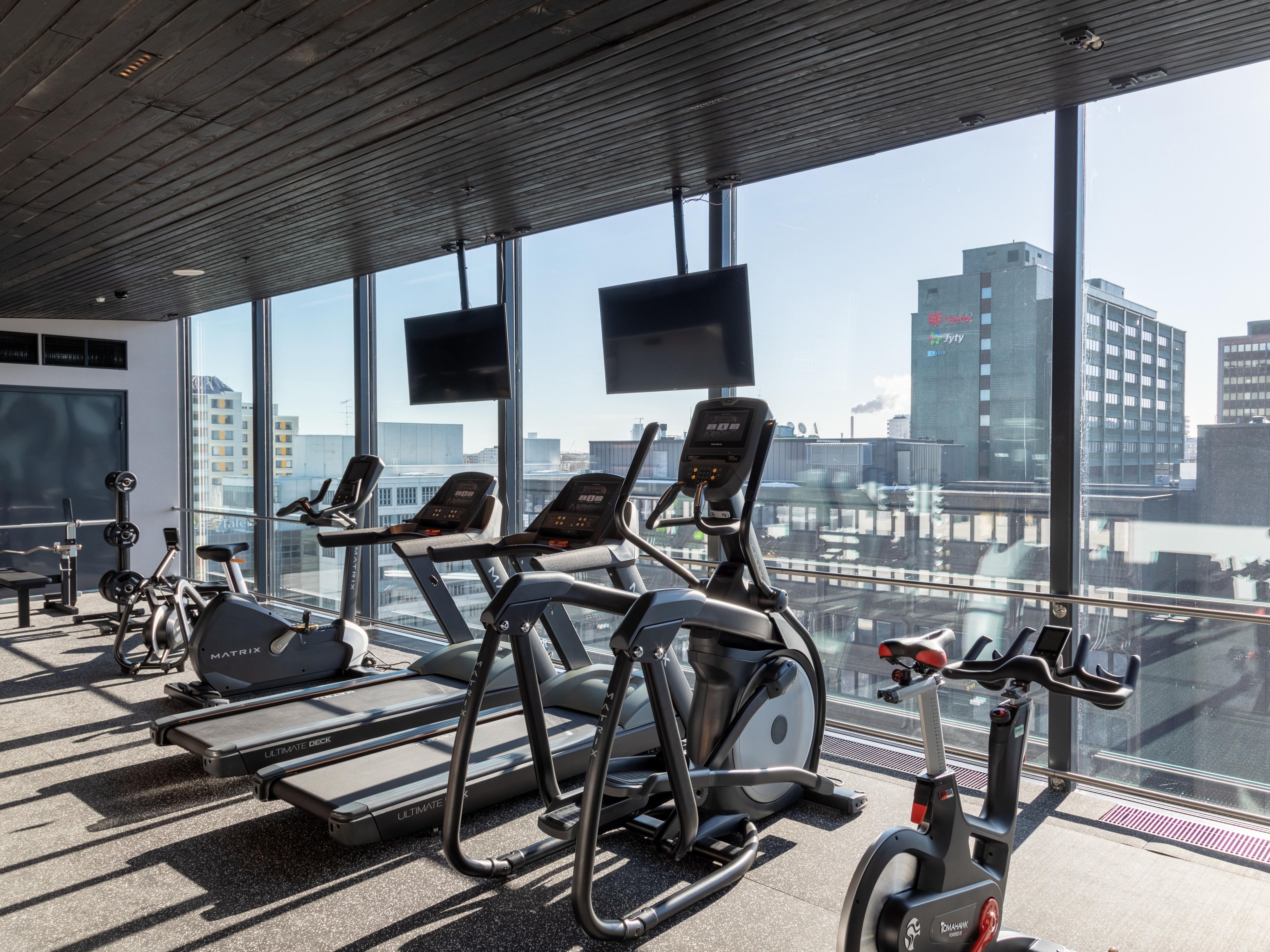 Work out and admire the scenery in our magnificent gym. Holiday Inn Helsinki – Expo offers free use of one of the city’s most magnificent gyms. The hotel’s top-floor gym offers great views over Pasila. The versatile range of equipment enables comprehensive fitness training.