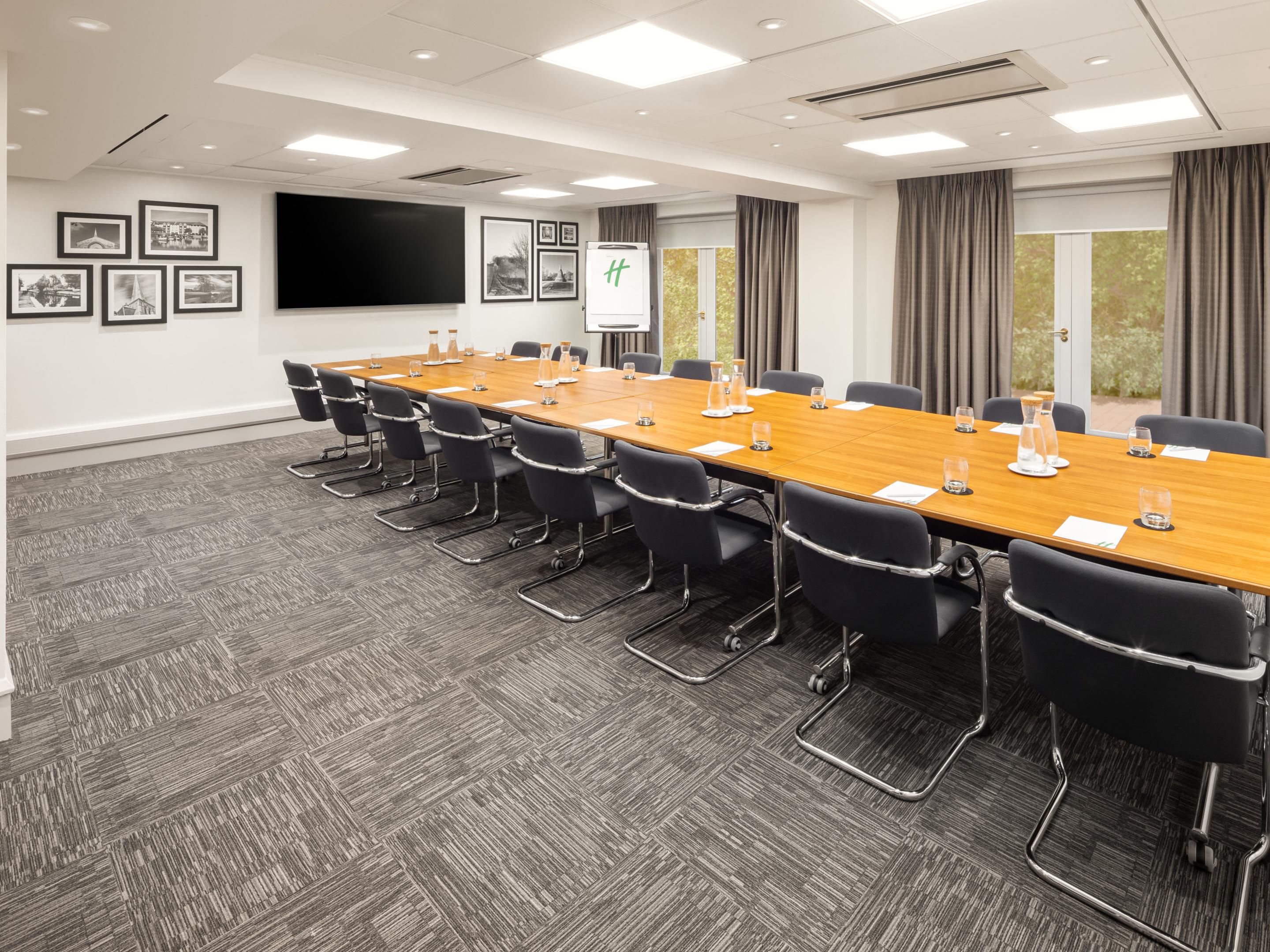 The hotel offers 7 meeting rooms, with capacities ranging from 2 to 120. Expect great service, wonderful food selections and all your AV needs. From conferences to gala dinners our flexible space is flooded with natural daylight and equipped for your next event!