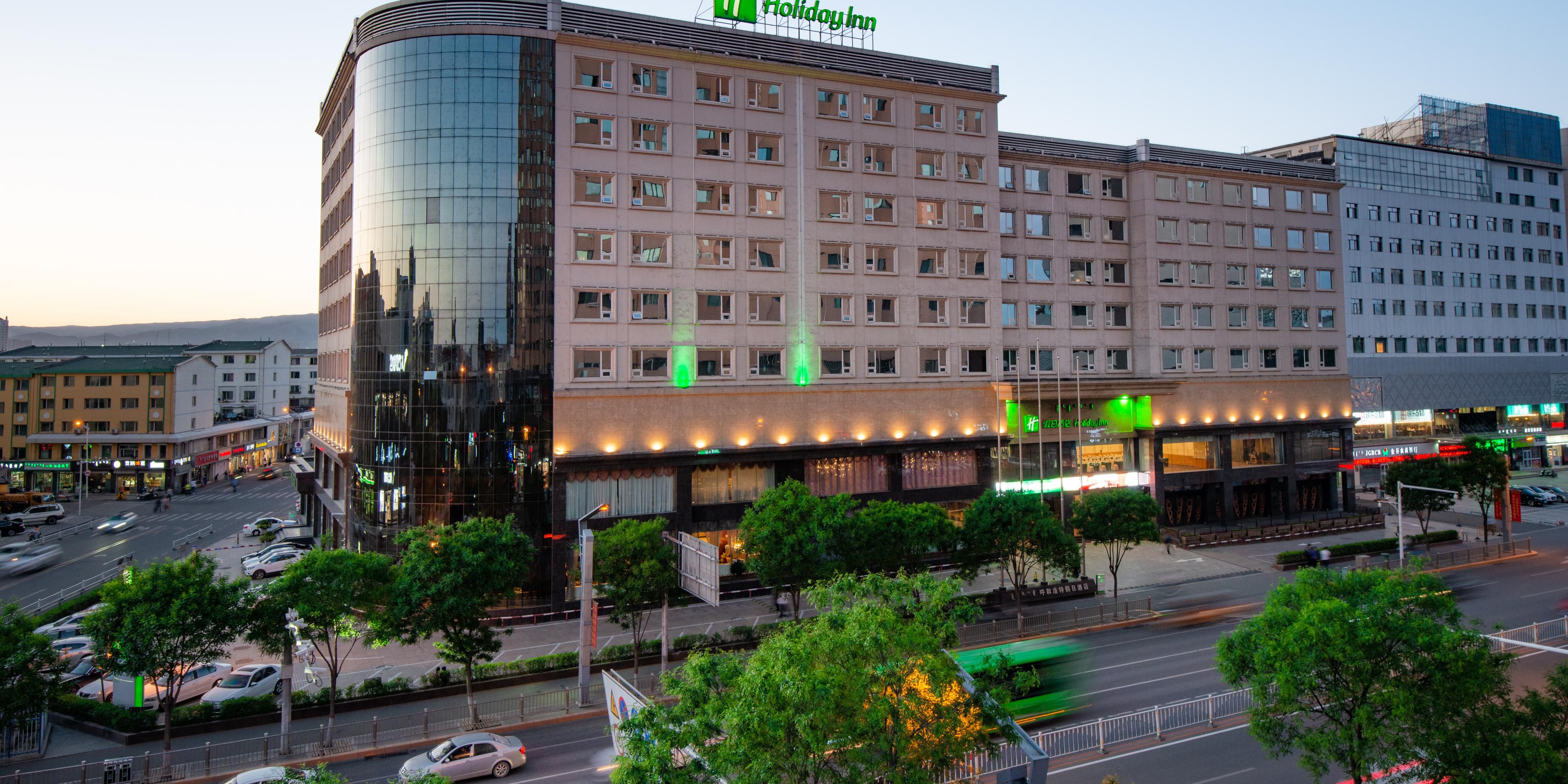 Где стоит побывать в городе Hohhot недалеко от нашего отеля Holiday Inn  Hohhot