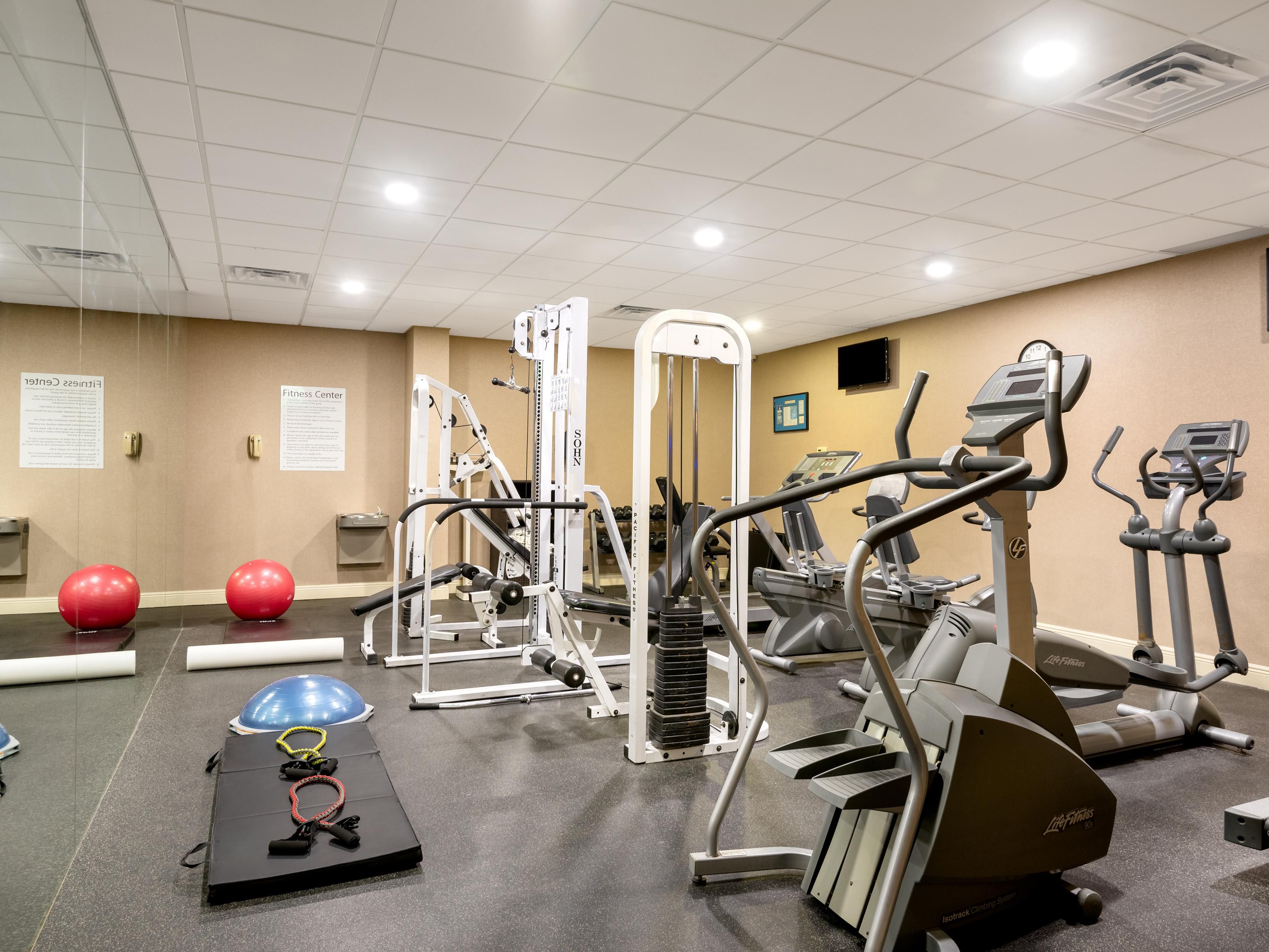 Here for business or on vacation, take advantage of our state-of-the-art fitness center. Our gym comes with 5-star amenities that are sure to make you feel great. We offer a wide variety of top-notch gym equipment for those who want a full body workout and need to get in, get out and get on with their day. 