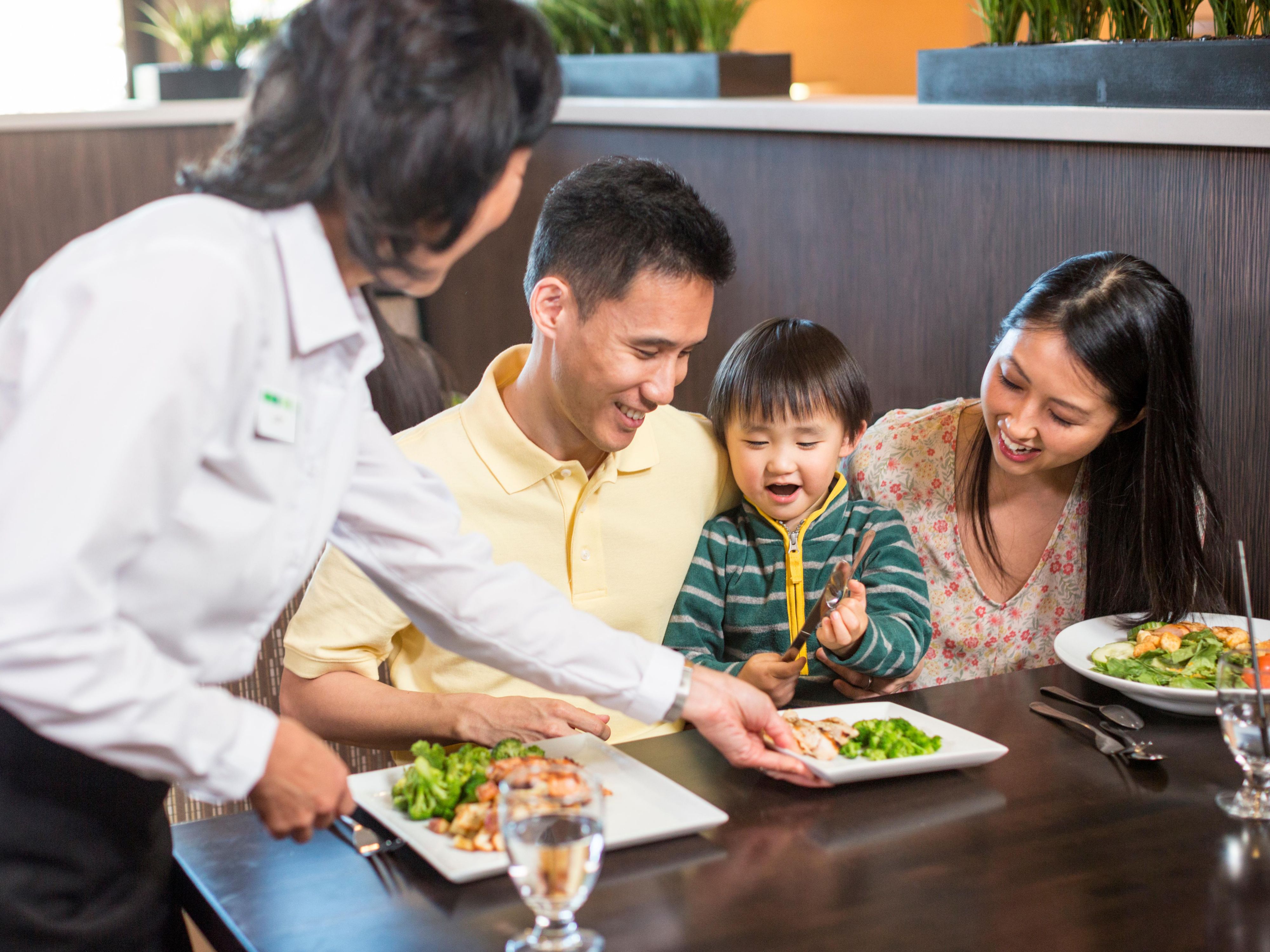 Sonoma Grill is your go-to for family dining, private events, and a lively atmosphere. Enjoy made-to-order dishes like homemade wraps, soups, and brick oven pizzas, alongside craft beers, signature cocktails, and 12 beers on tap. With 15 TVs for sports and live music on weekends, it’s the perfect spot for a great meal and good times.