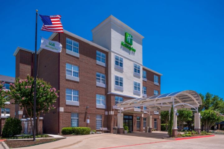 Holiday Inn & Suites Dallas-Addison