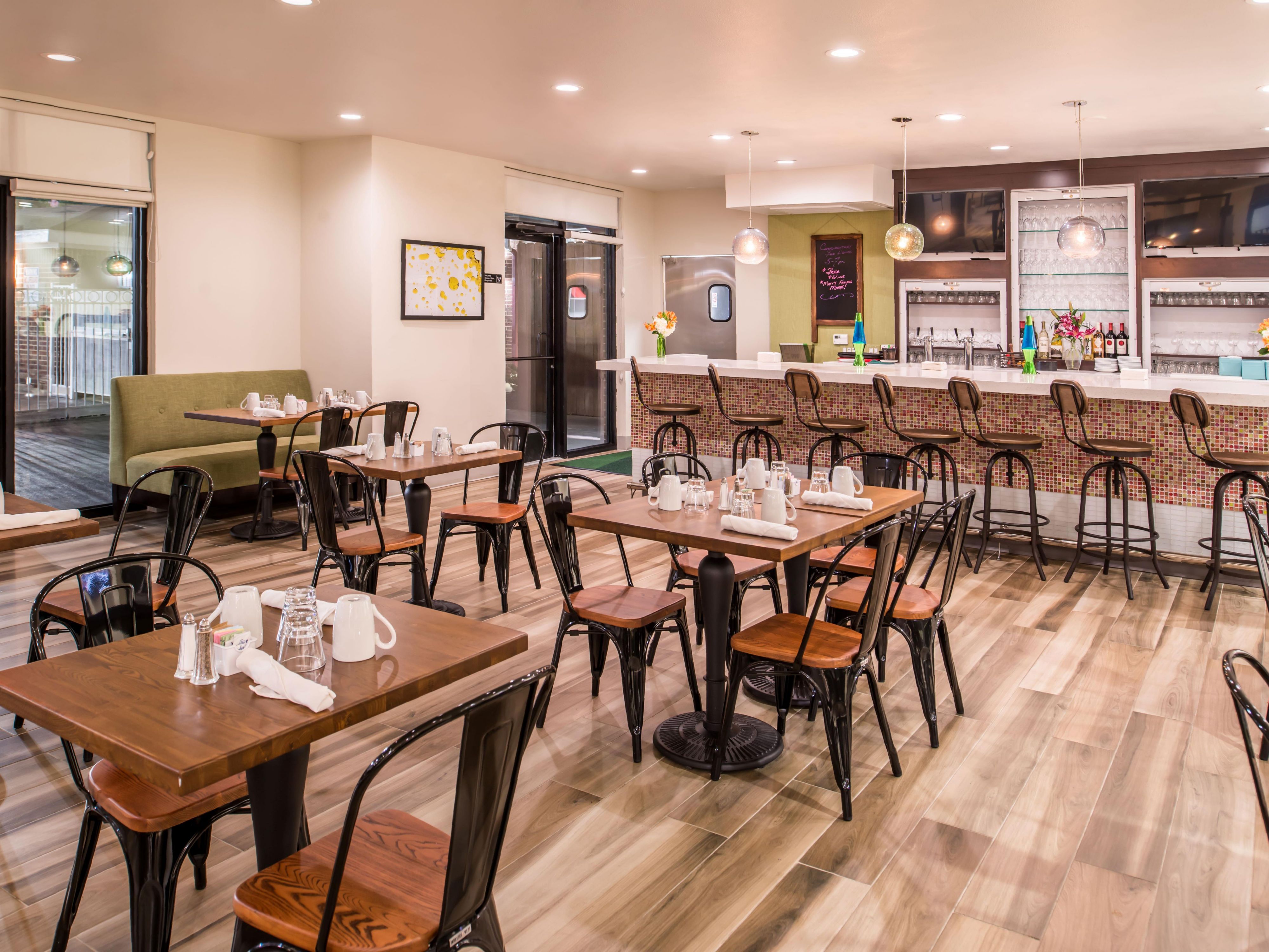 Bring the whole family and save. At our on-site restaurant, kids eat free, making family dining simple and affordable during your stay. Enjoy a delicious meal while your children enjoy a complimentary one, ensuring a stress-free and pleasant experience for everyone.
