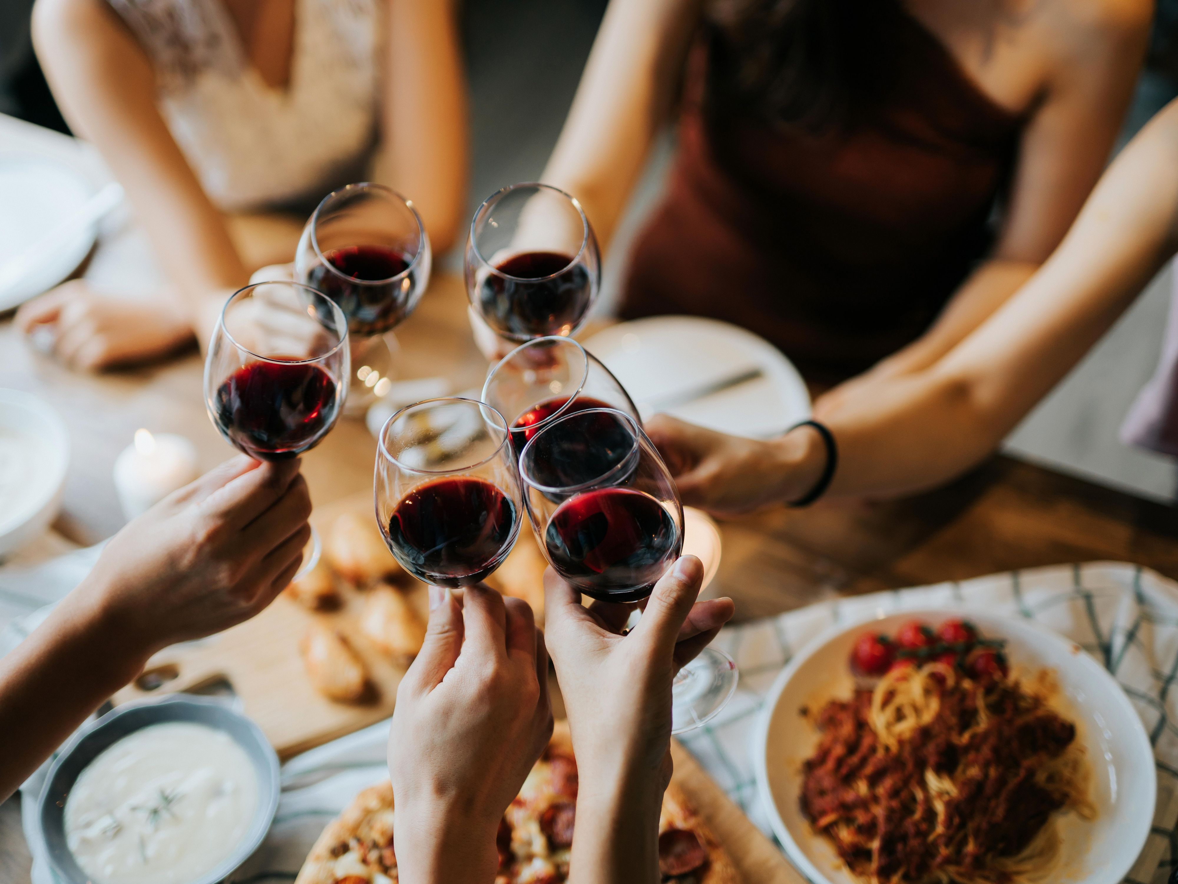 Come and enjoy our on-site Joe's restaurant and lounge. Grab your favorite cocktail or enjoy one of our delicious American style menu items.