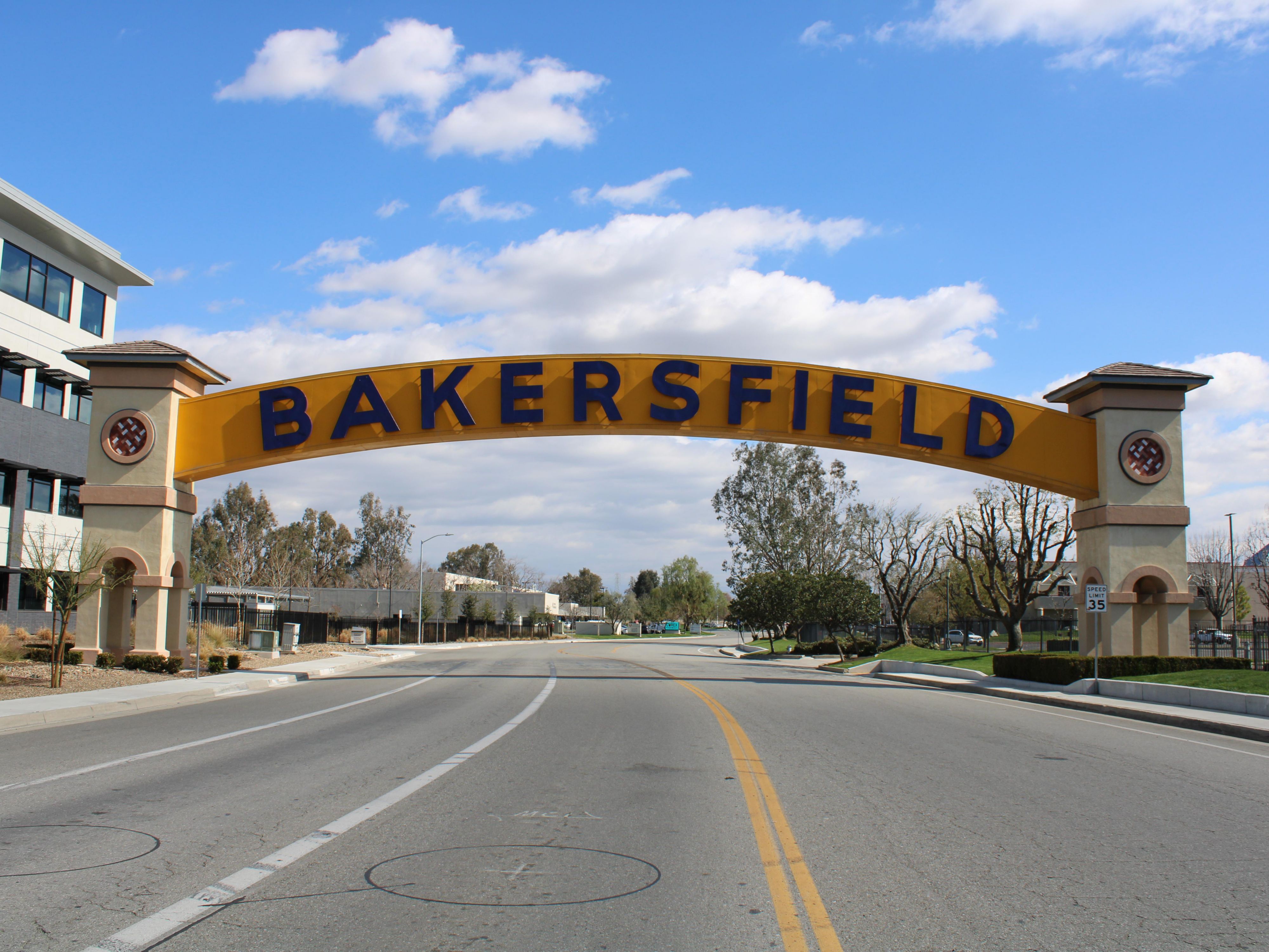 Erleben Sie die Saison mit einem Winterurlaub in Bakersfield! Machen Sie unser Hotel diesen Winter zu Ihrem Zuhause und genießen Sie saisonalen Komfort, gemütliche Morgen und zusätzliche Rabatte mit unserer Zimmerrate „Länger bleiben, sparen + Frühstück“. Genießen Sie ein warmes Frühstück, bevor Sie die lokalen Sehenswürdigkeiten von Bakersfield und den CALM Zoo erkunden.