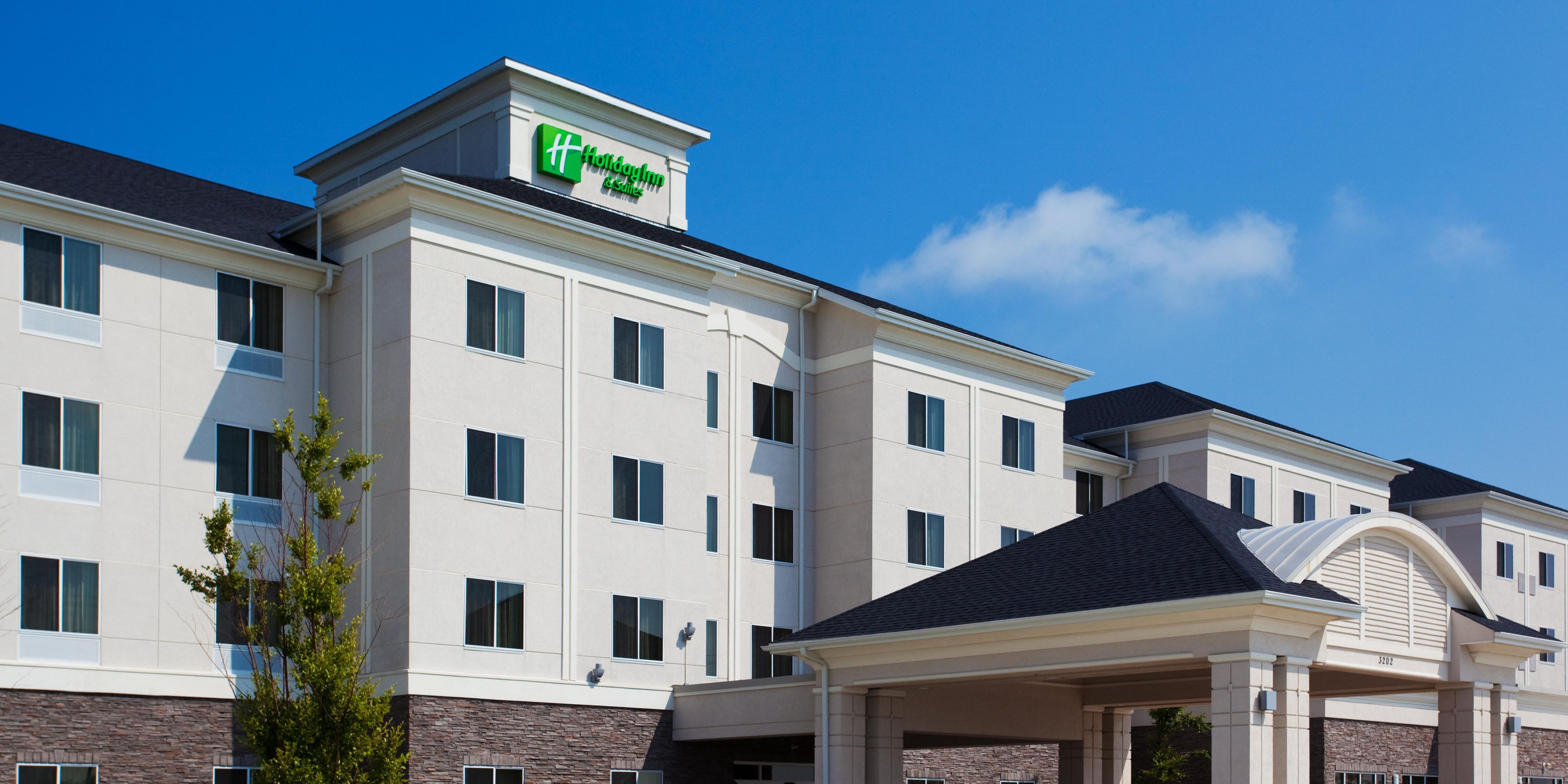 Holiday Inn & Suites Bloomington-Airport