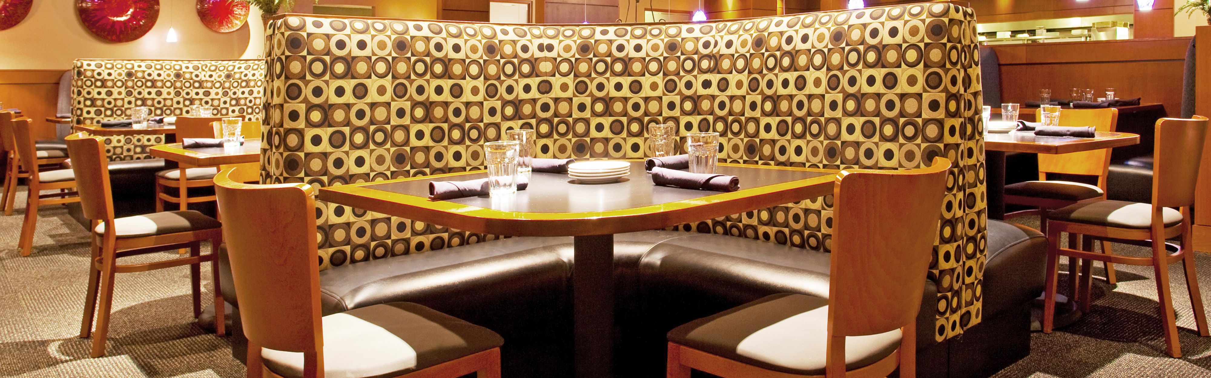 Restaurants Near Holiday Inn Hotel & Suites BloomingtonAirport