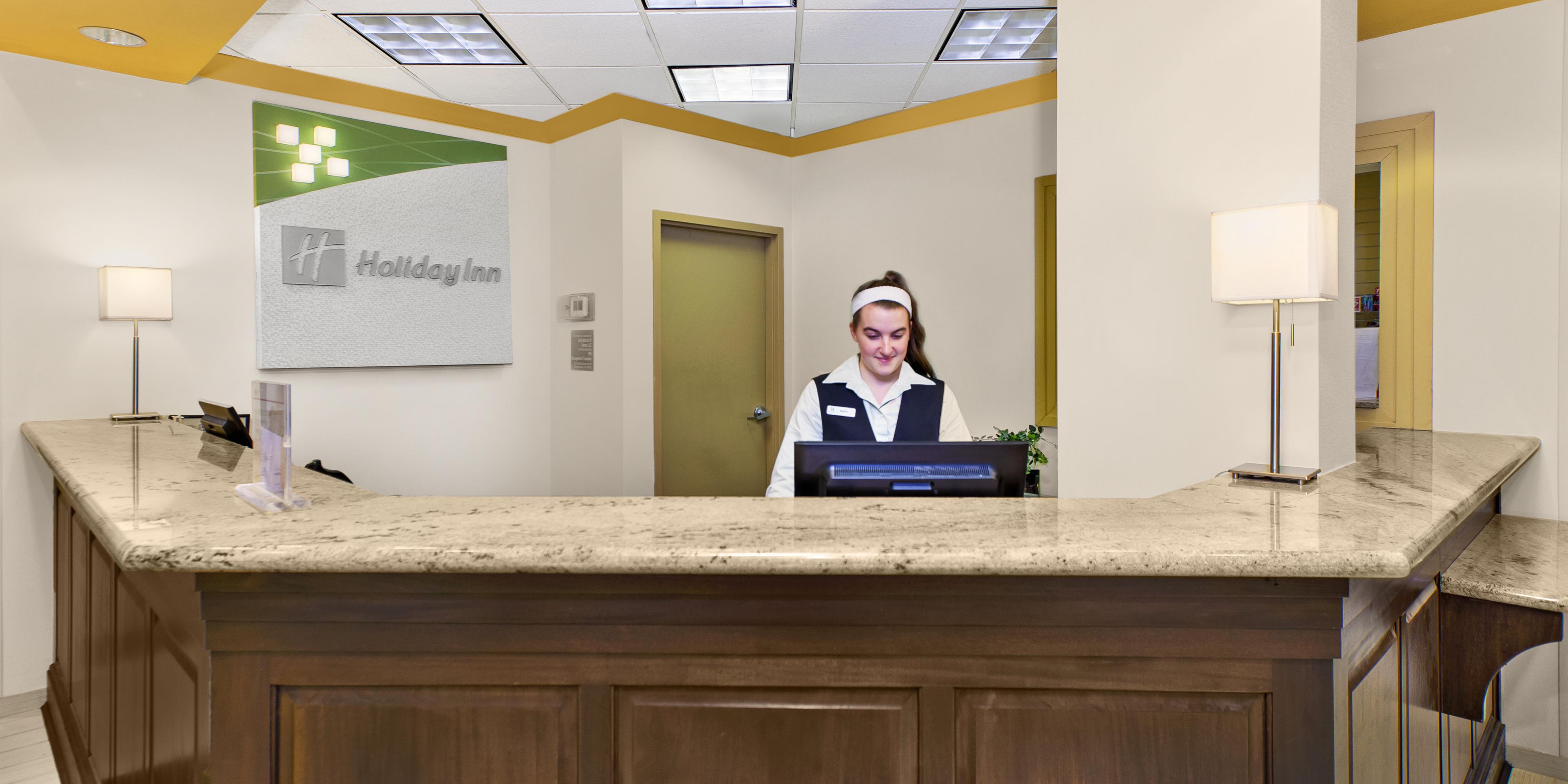 Family Hotels In Bolingbrook Il Near Naperville Holiday Inn Suites Bolingbrook