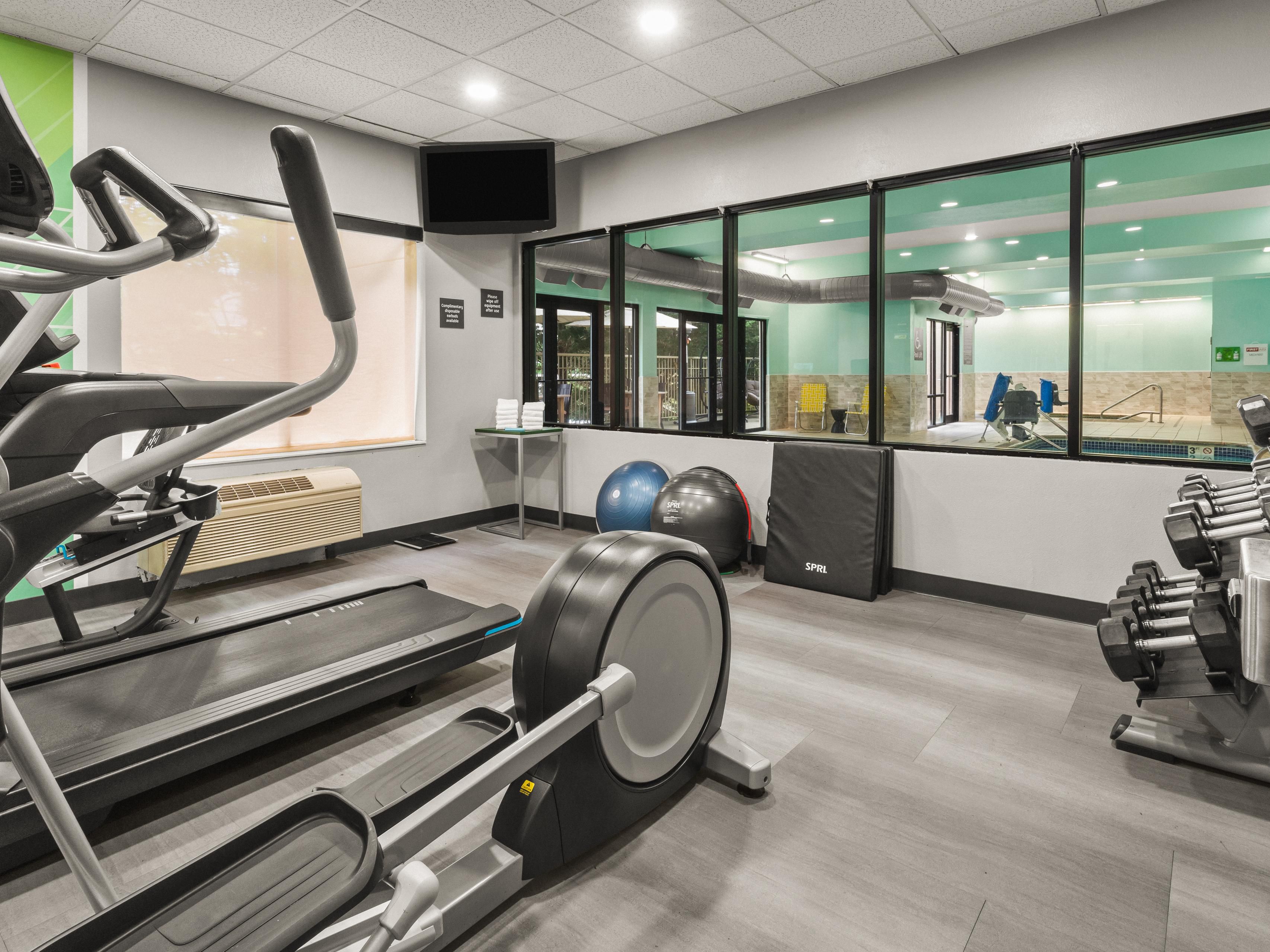 Poćwicz w naszym Centrum fitness 24przez całą dobę. W komplecie orbitrek, ciężarki, rower i bieżnia.