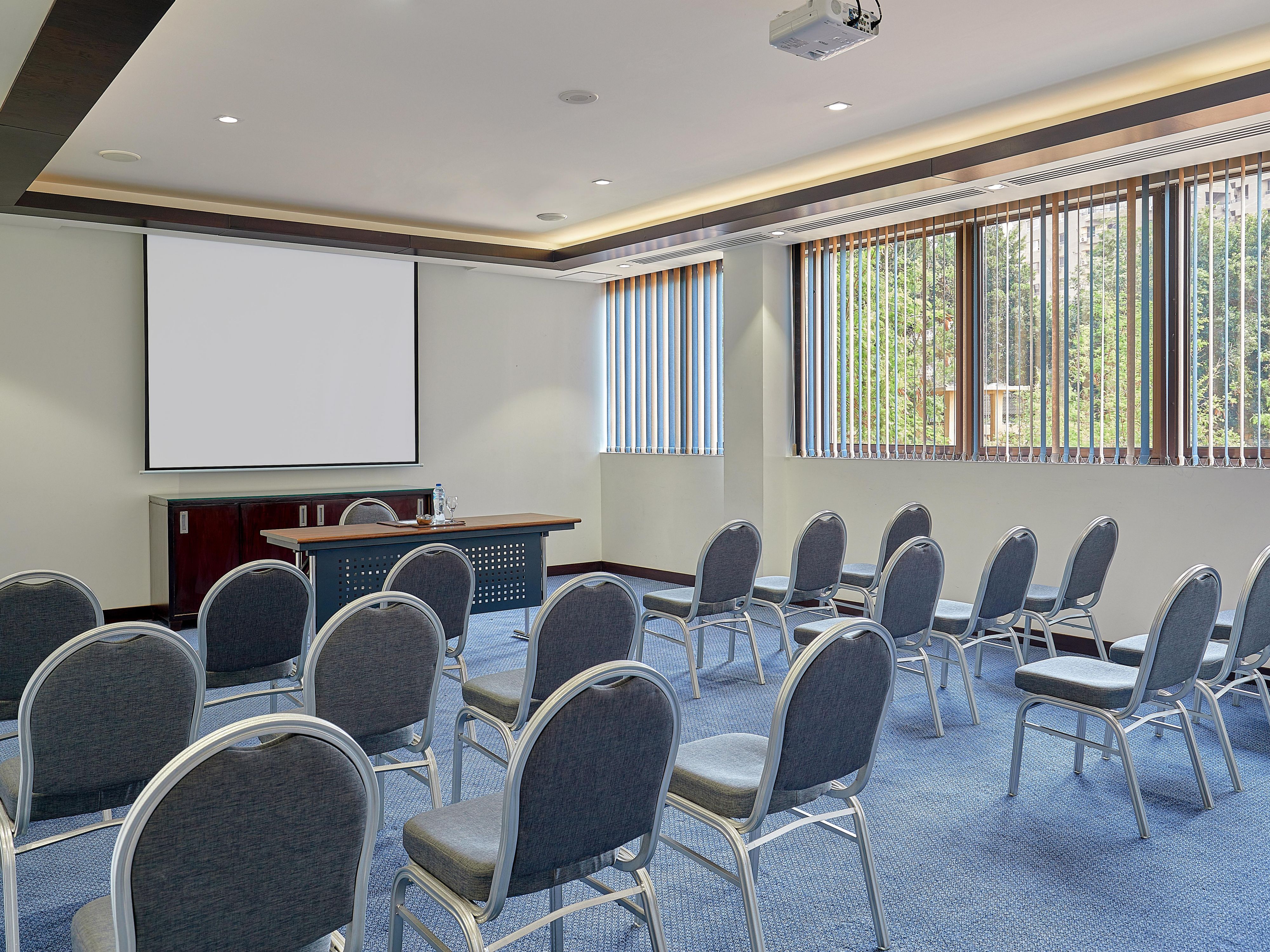 Cozy meetings, extensive seminars, or even trainings and many more, Holiday Inn & Suites Cairo Maadi's banquet rooms are there to fullfill all your requests. Our 14 highly equipped meeting rooms with their variety of spaces can serve all your demands, just leave it to our skillfull team who will handle everything with professionalism & success.