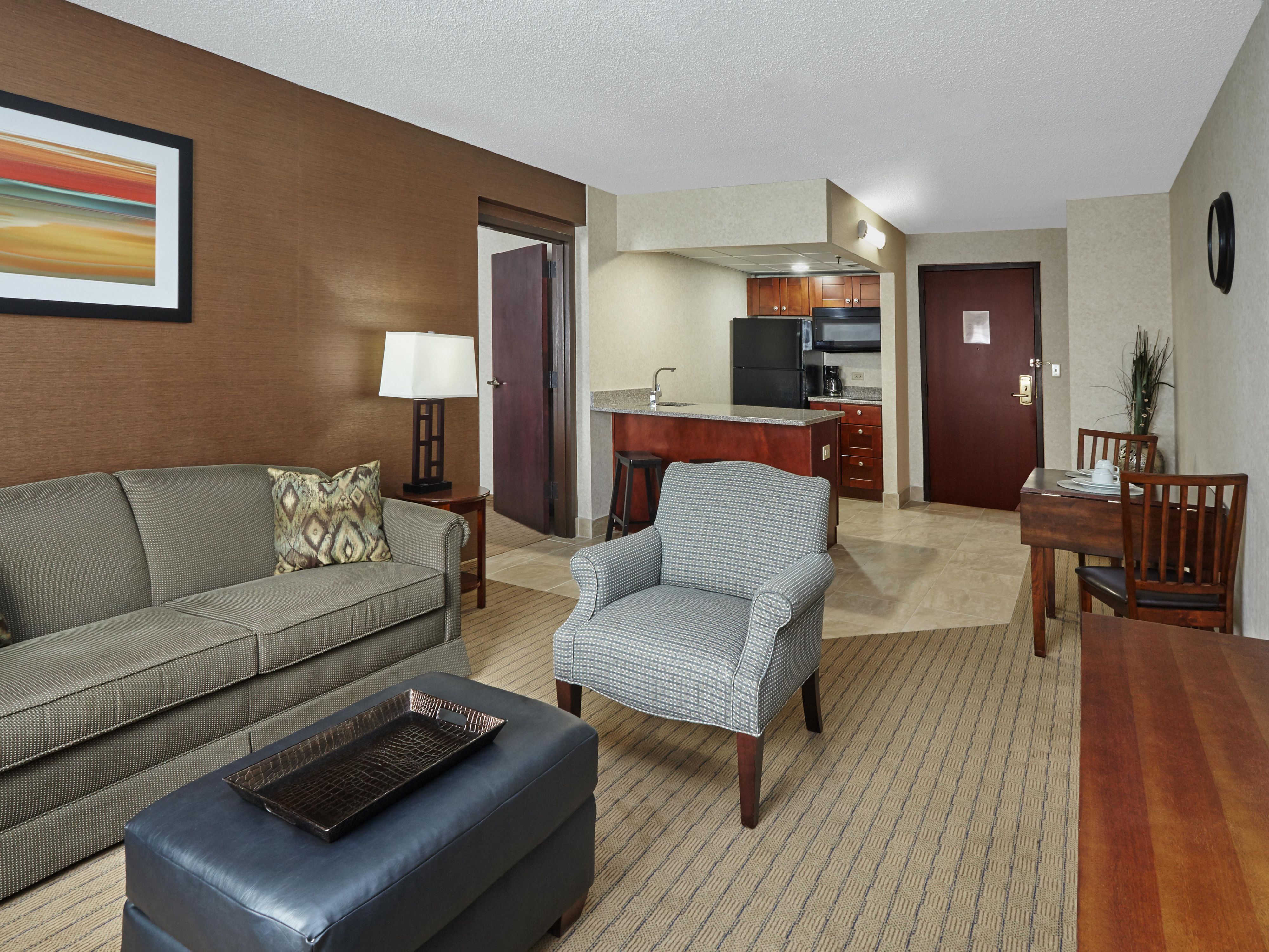 Holiday Inn Carol Stream offers apartment-style units for those needing to stay for thirty nights or more. We welcome families or individuals who are relocating to the area with our two-room suites. Contact our Sales Department for long-term pricing. Let us be your home away from home, where you can enjoy our superior service. 