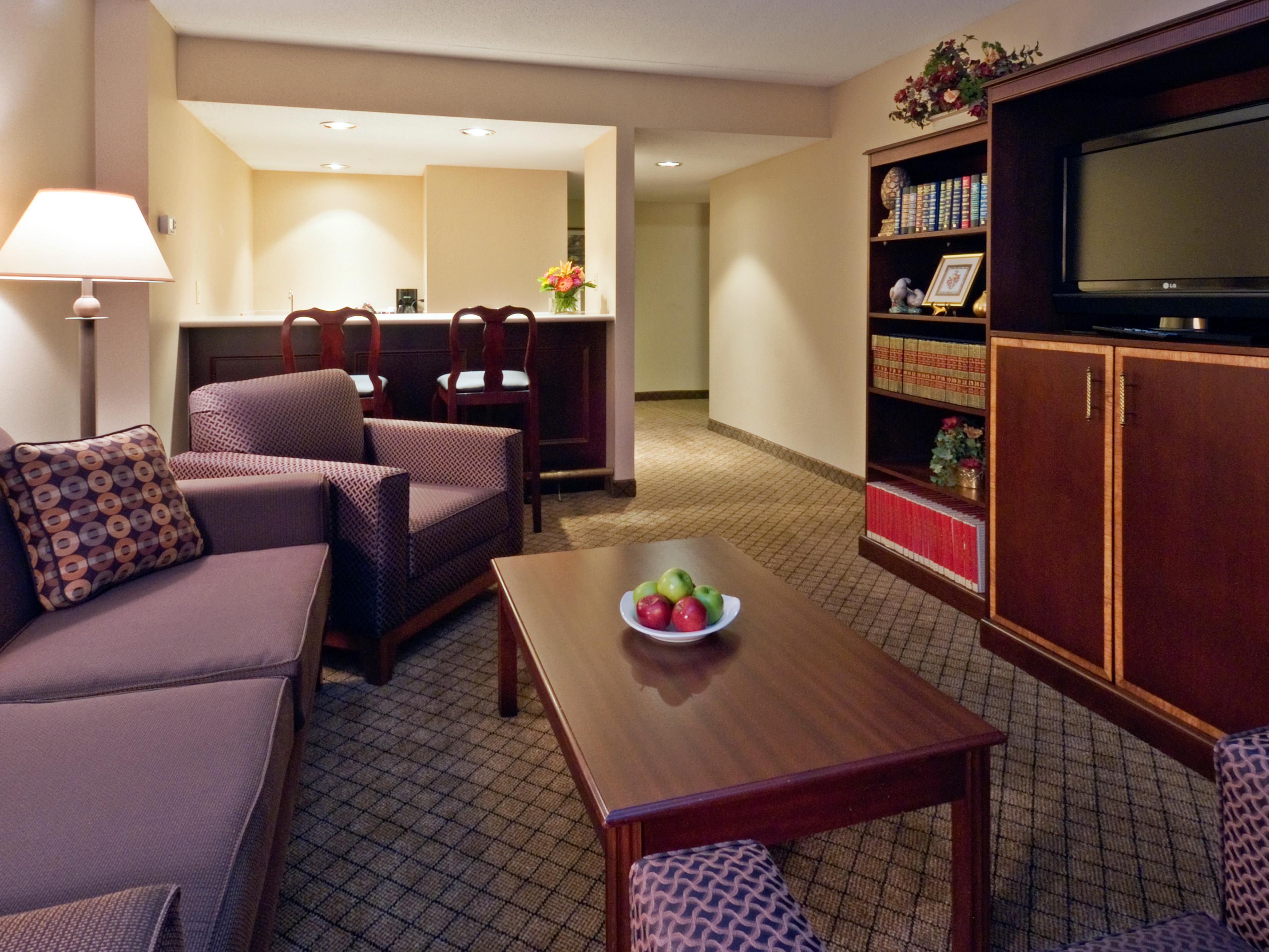 Family Hotel near Cincinnati Holiday Inn & Suites CincinnatiEastgate