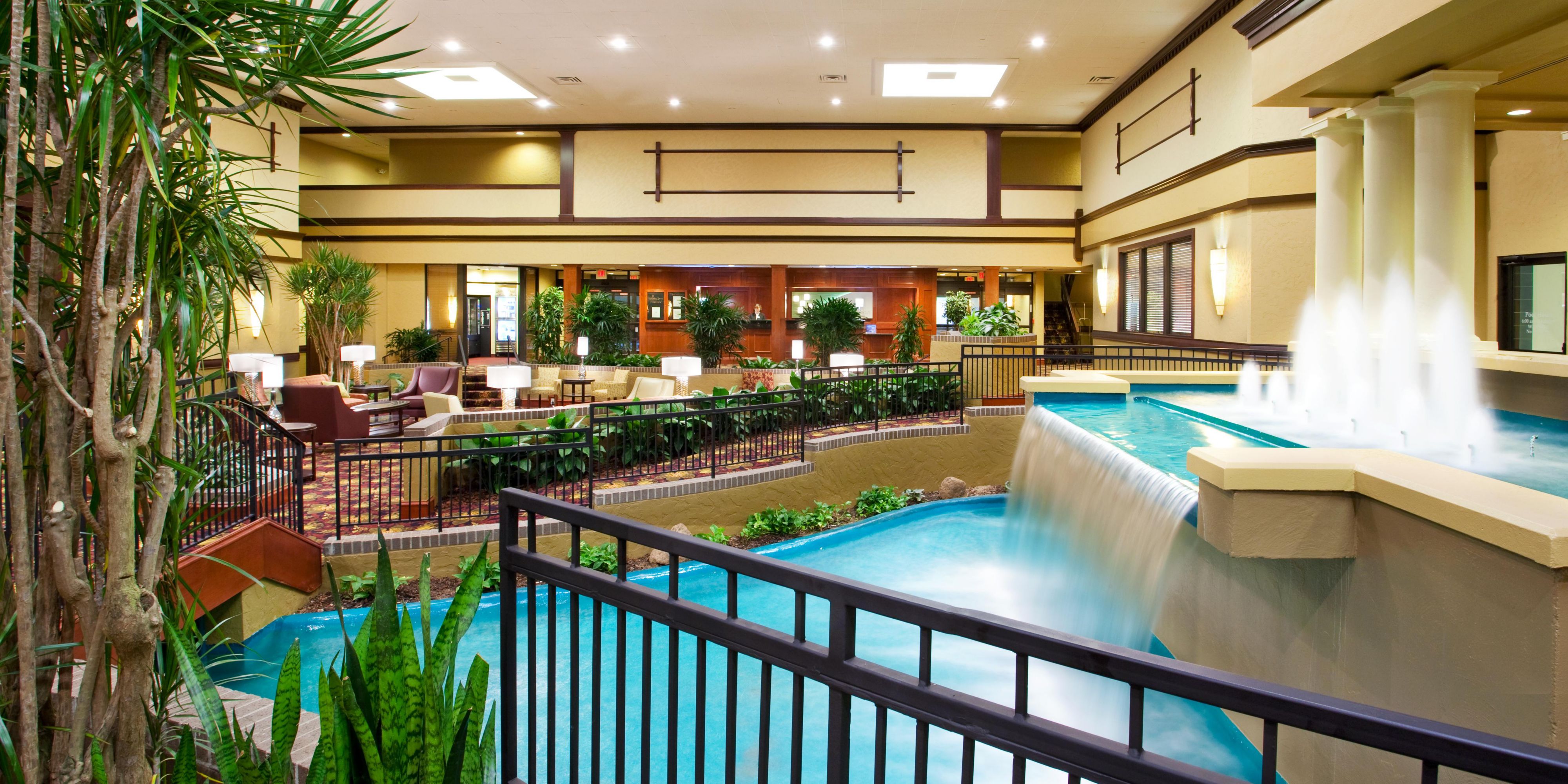 Holiday Inn & Suites Cincinnati-Eastgate (I-275e)
