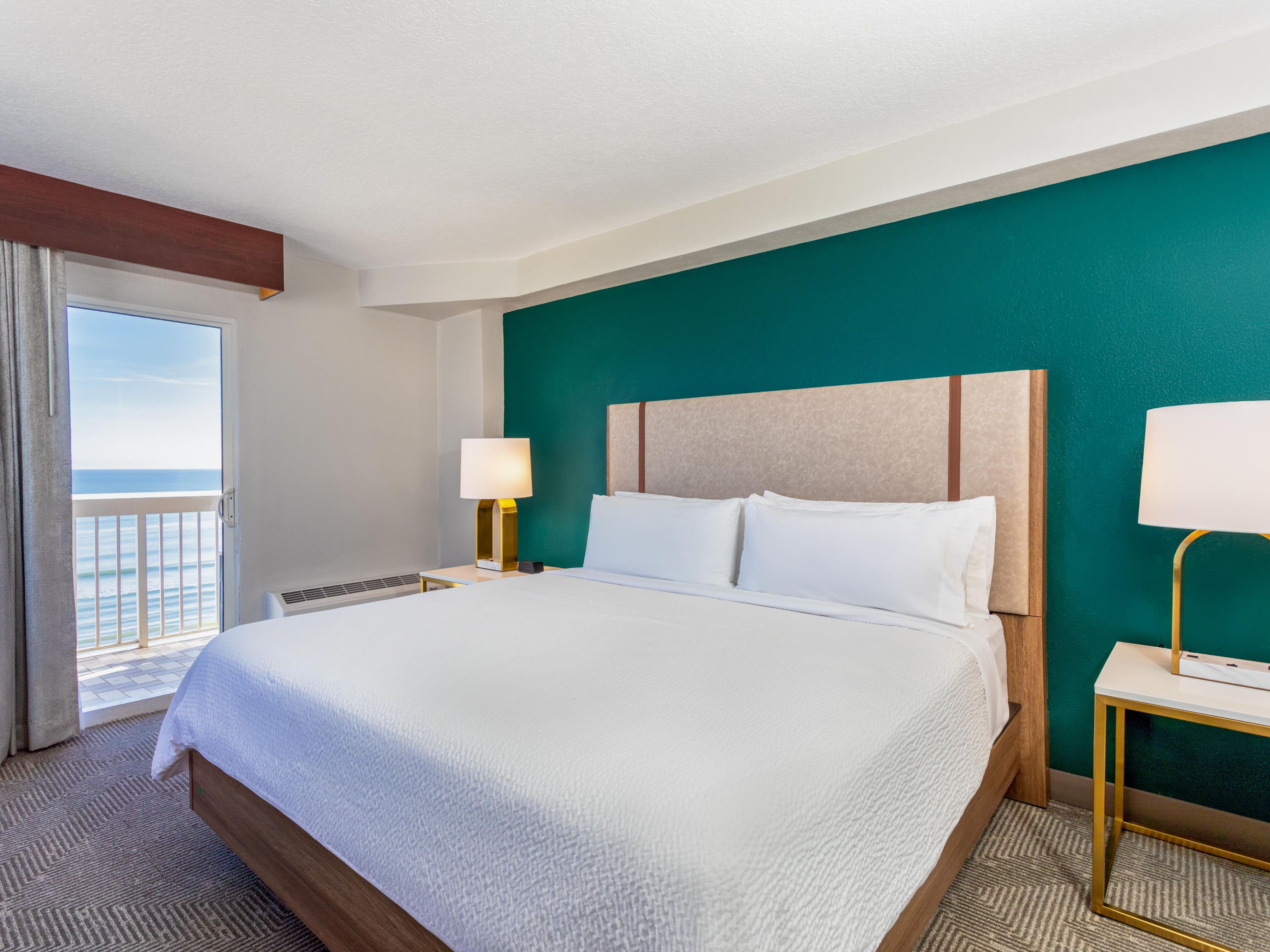 1 Bedroom Suite Oceanfront Balcony