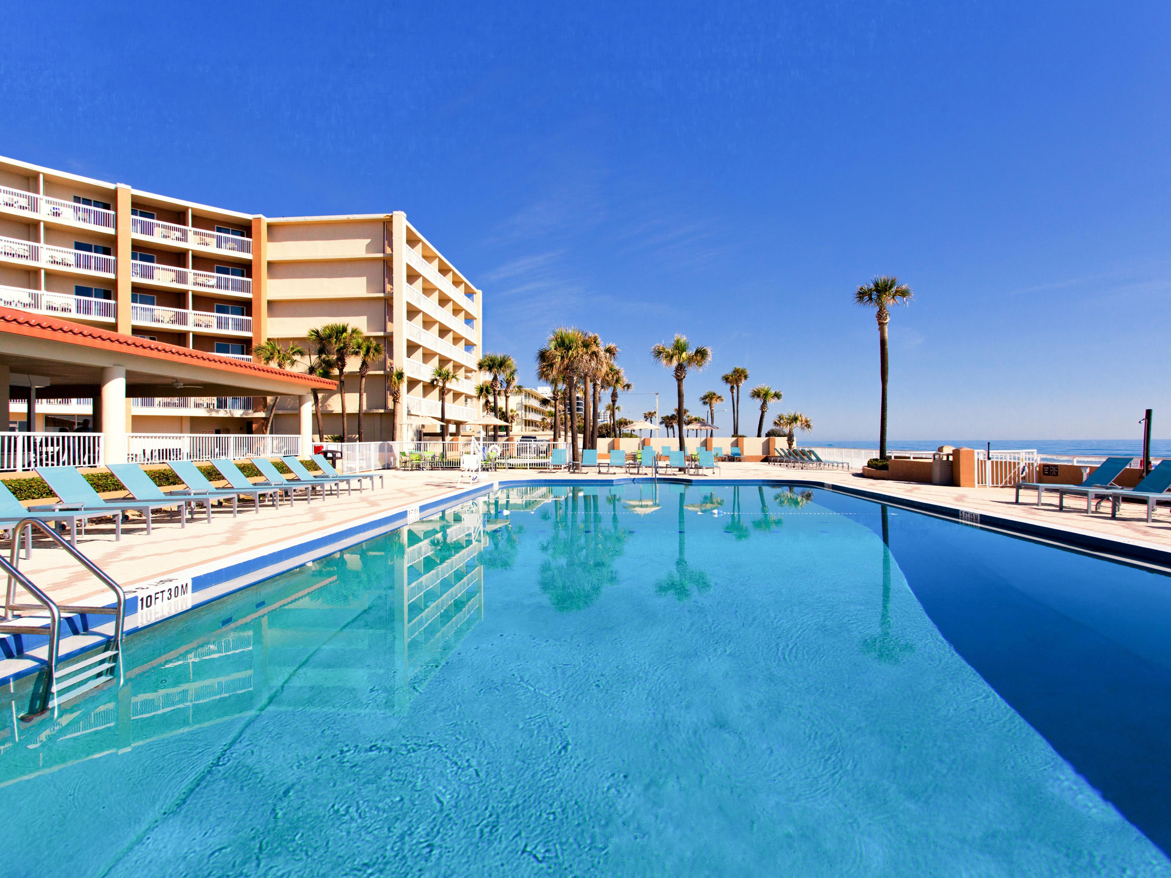 Stay refreshed at our outdoor heated pool directly overlooking the Atlantic, open daily from 7 AM to 11 PM—ideal for both morning dips and evening swims, complete with sun loungers and umbrellas.