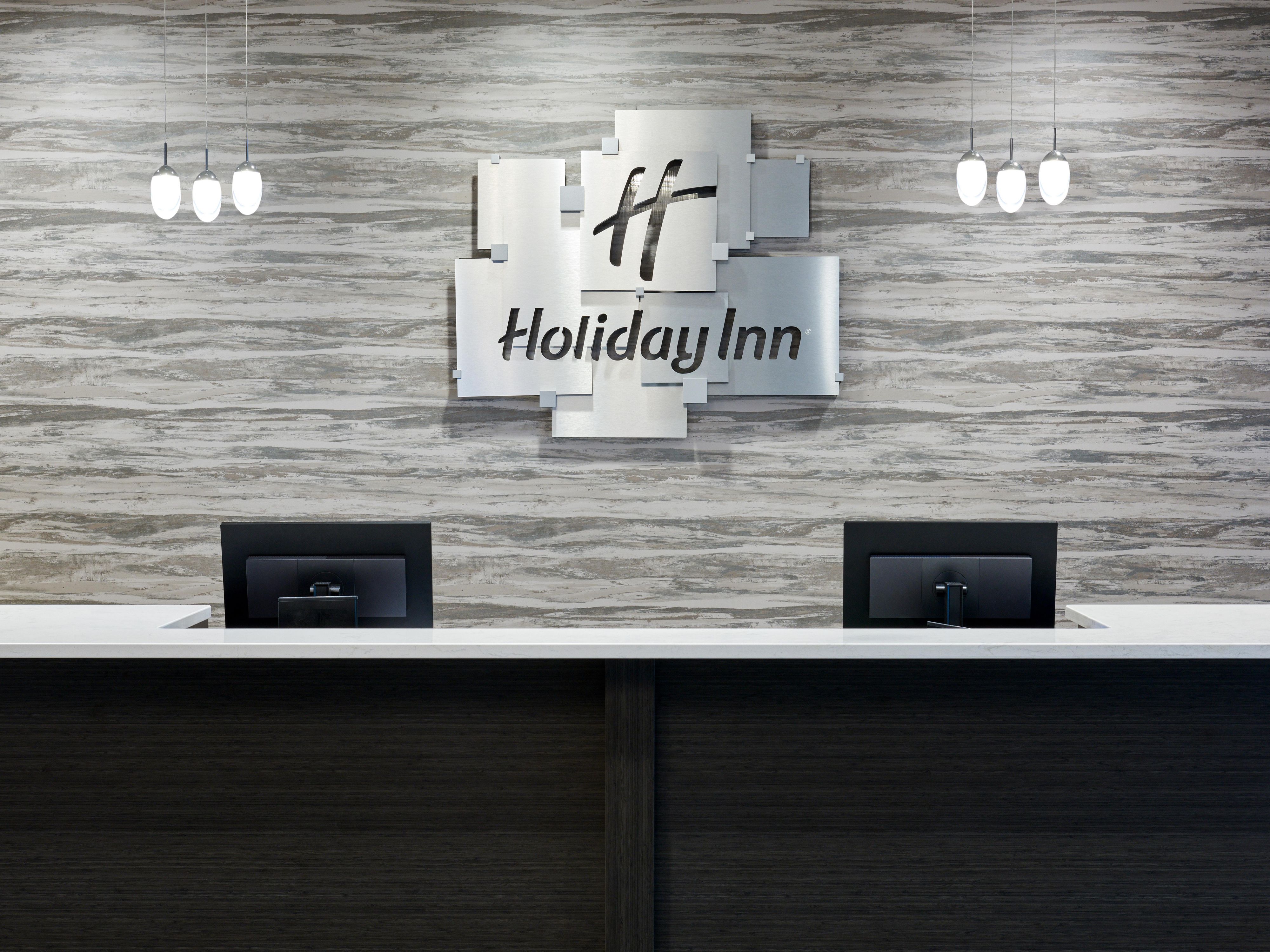 Enjoy our open lobby concept, designed to give you space to work, play or connect with friends, colleagues, and family. Have a drink, a bite to eat, or just relax.