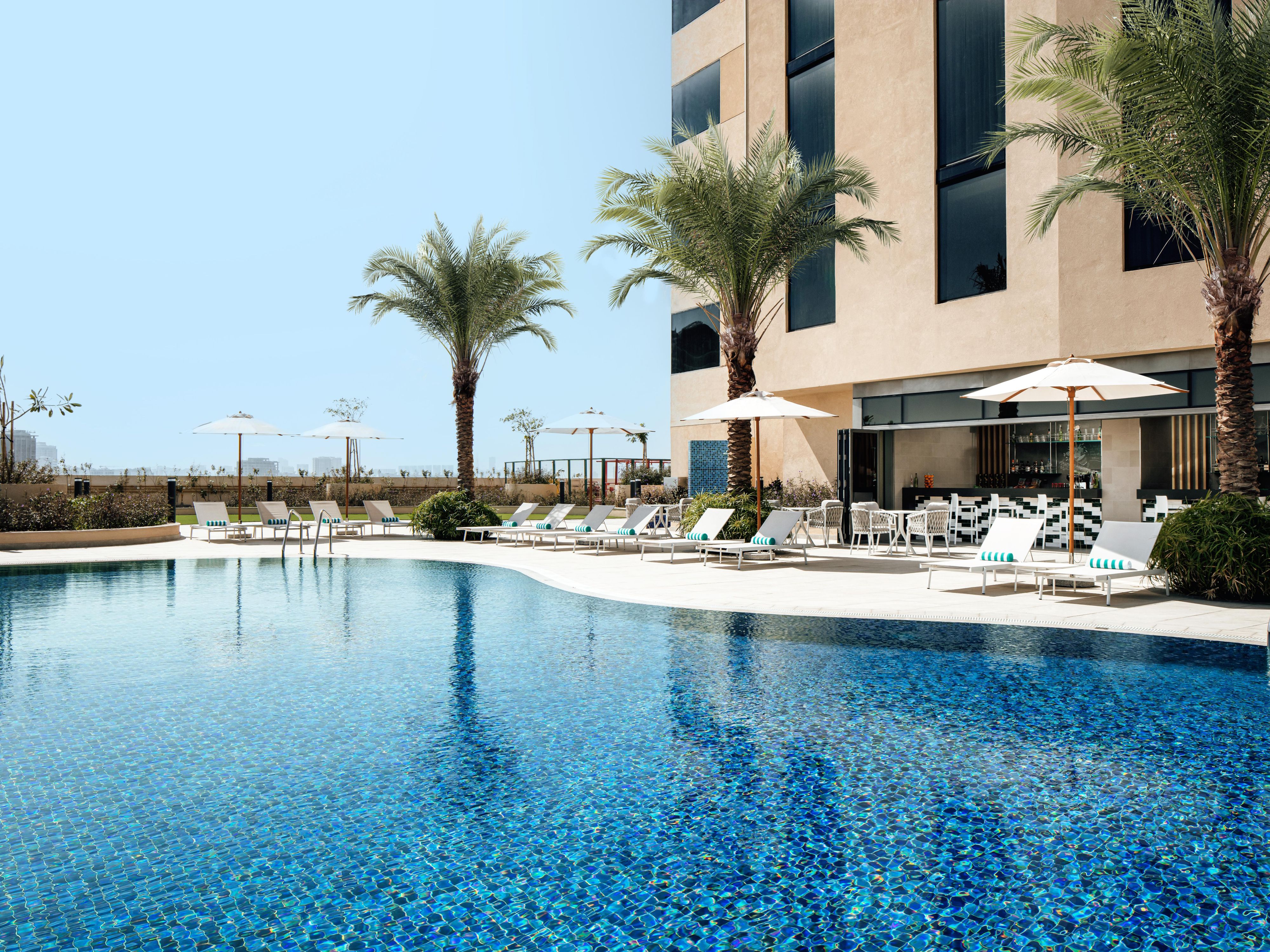 Enjoy a city scape experience and relax with a laid-back and chic atmosphere where you can unwind and soak up the sun at our pool bar. Sip on a refreshing cocktail, enjoy a light snack or indulge in a delicious meal while taking in Dubai Horizon views of our pool and surroundings.