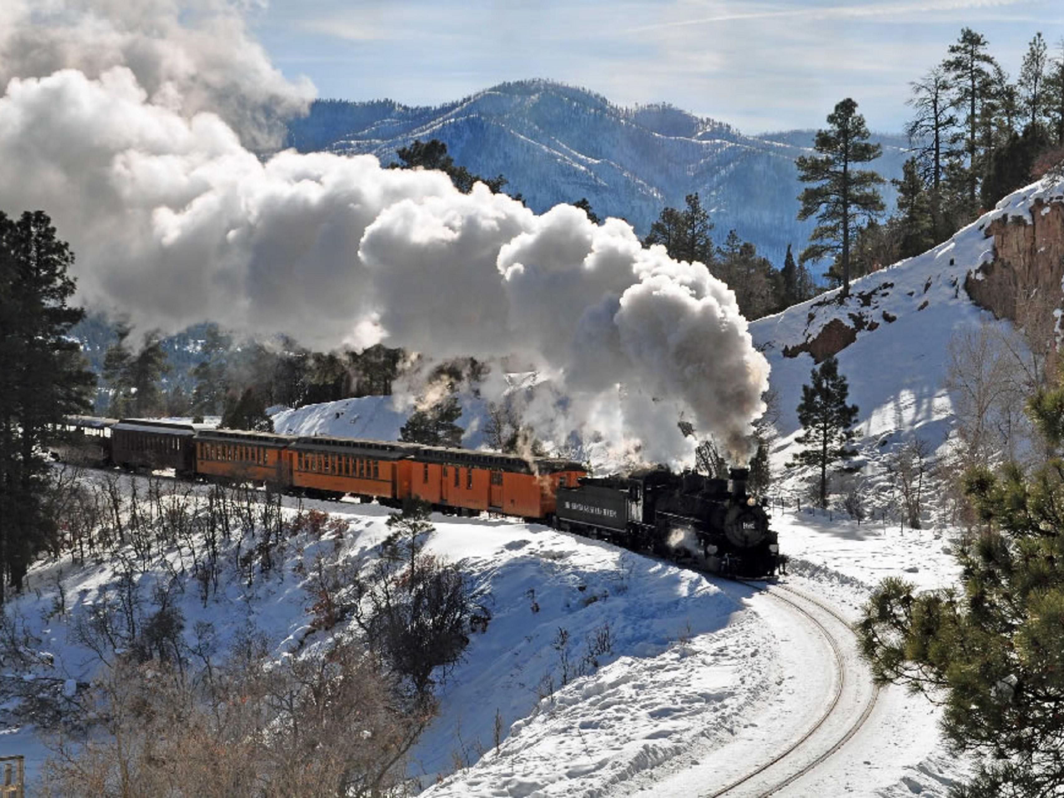 Train angel. Durango Silverton паровоз. Поезд зимой. Паровоз в горах. Железная дорога в горах.