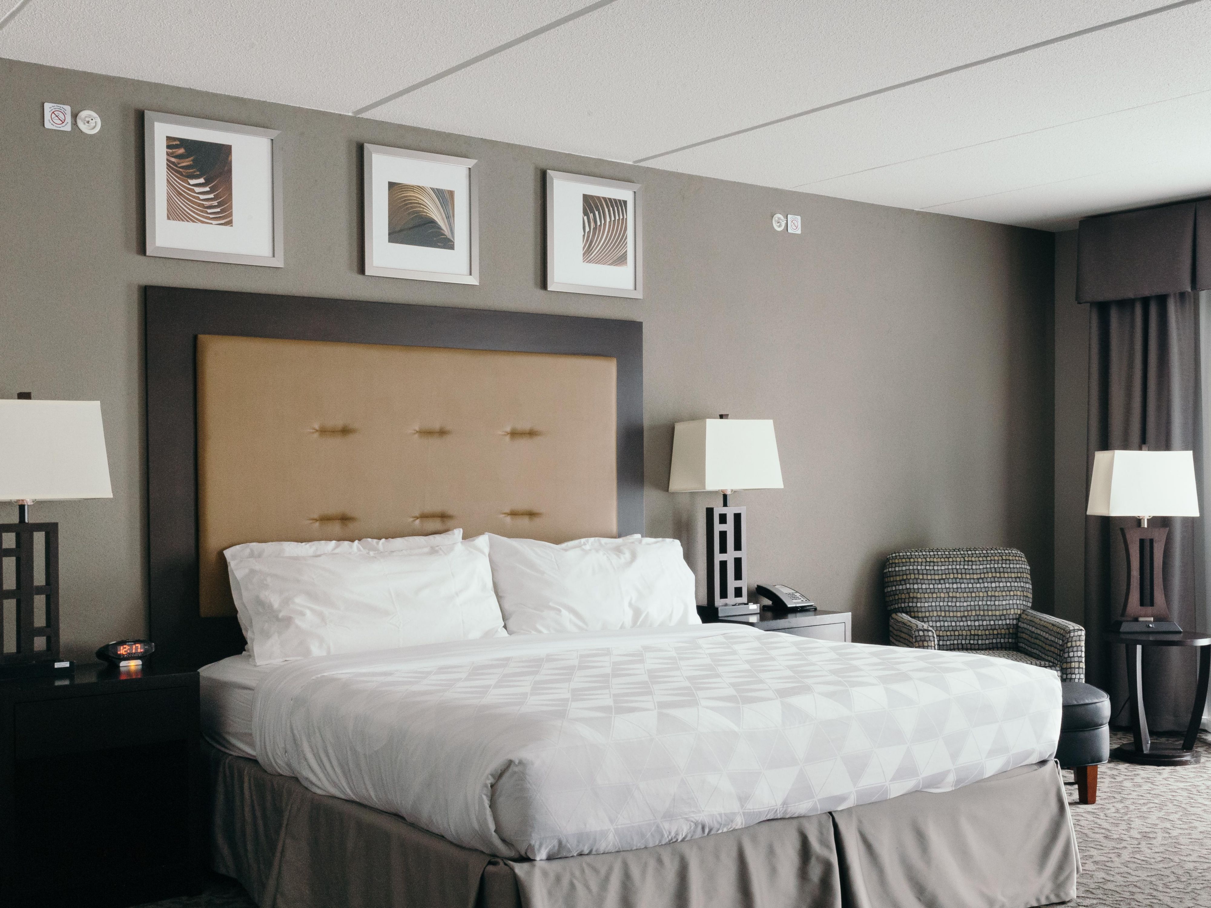 Comfortable King Size Beds await you at Holiday Inn Peoria East