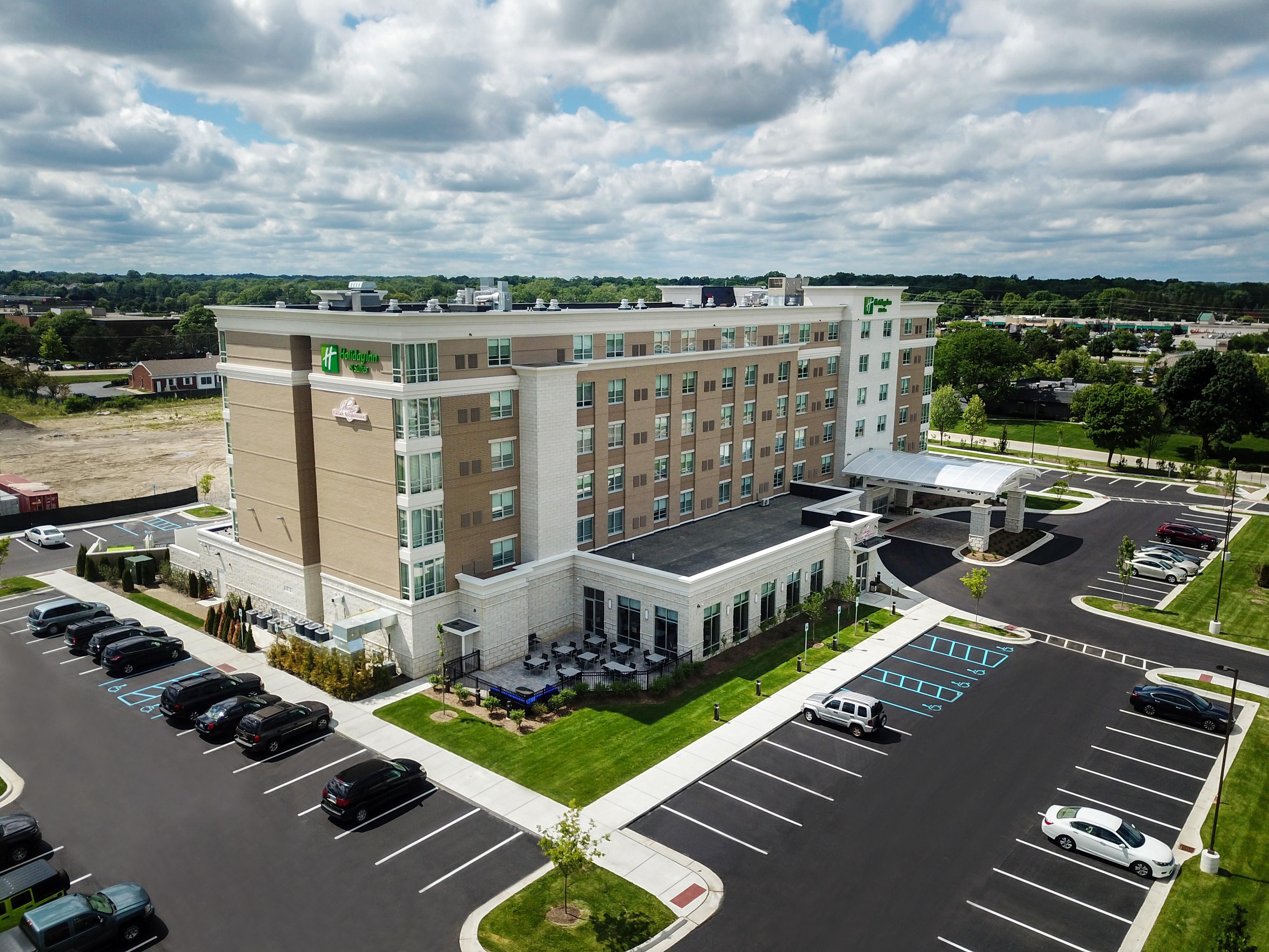 You won’t have to stress about city parking at our Farmington Hills hotel. Our spacious parking lot offers plenty of room for every guest. You won’t have to pay anything extra, either. With a well-lit lot that wraps around our hotel, you’ll enjoy peace of mind when you park your car. 