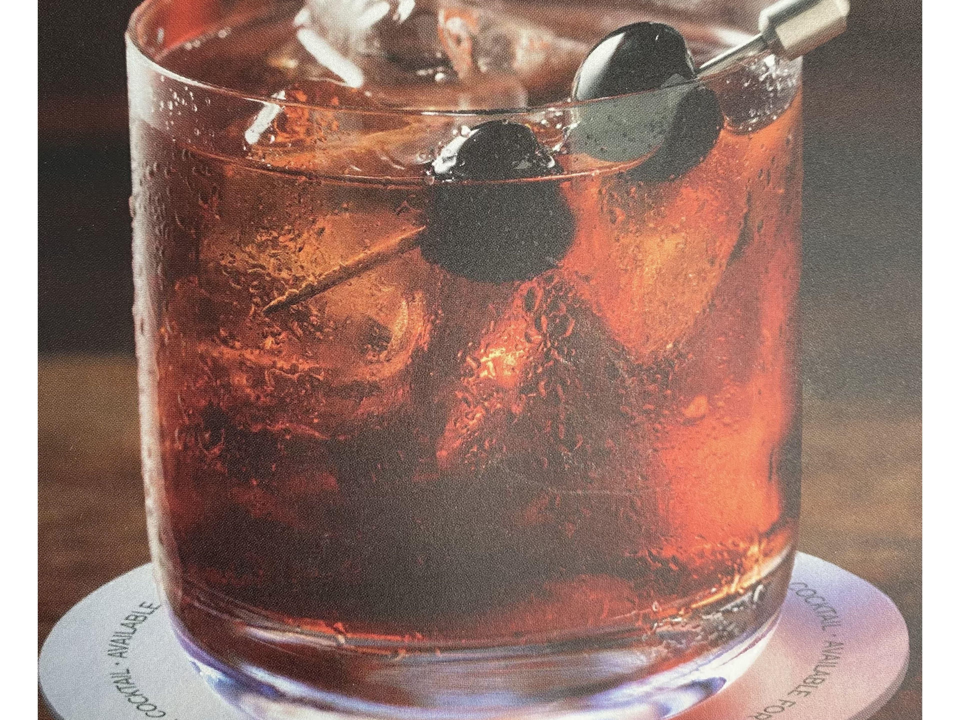 جرب كوكتيل Jack & Coke الجديد الخاص بنا مع Cherry في البار!