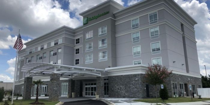 Holiday Inn & Suites Fayetteville W-Fort Bragg Area