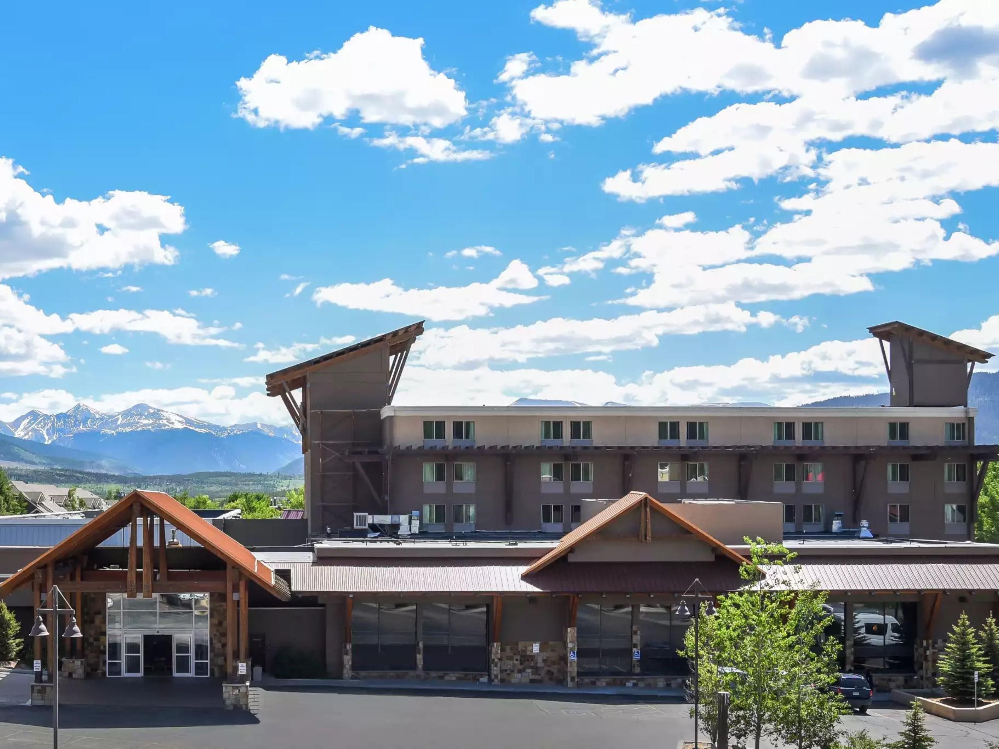 Welcome to White Peak Hotel in Frisco, Colorado!