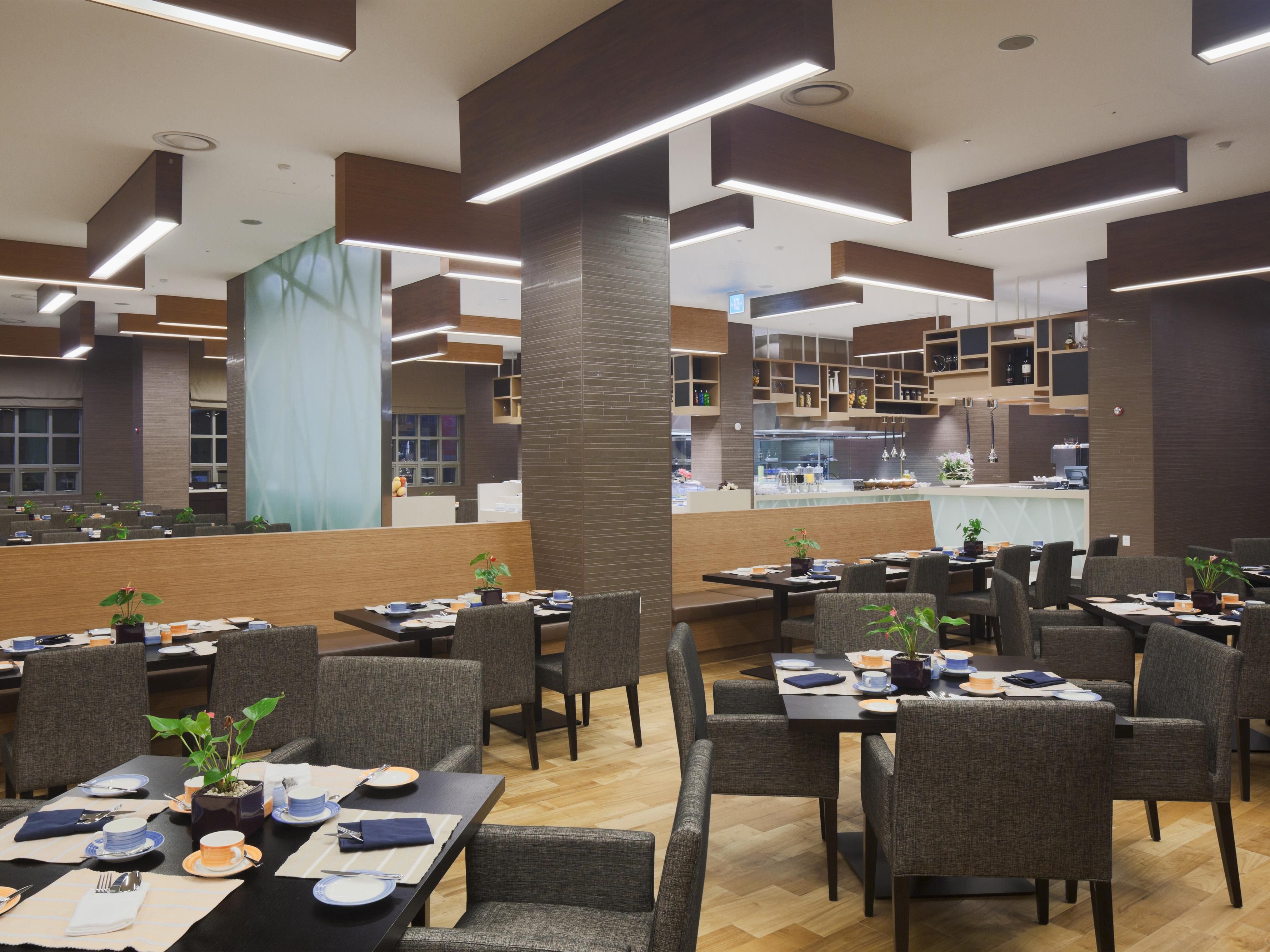 Satisfaction of the five senses in nature. You can enjoy delicious food with your family and loved ones in a bright and comfortable atmosphere while admiring the wonderful scenery of Alpensia Resort. Enjoy a variety of food including Korean and Western cuisine at Mont Blanc Restaurant.