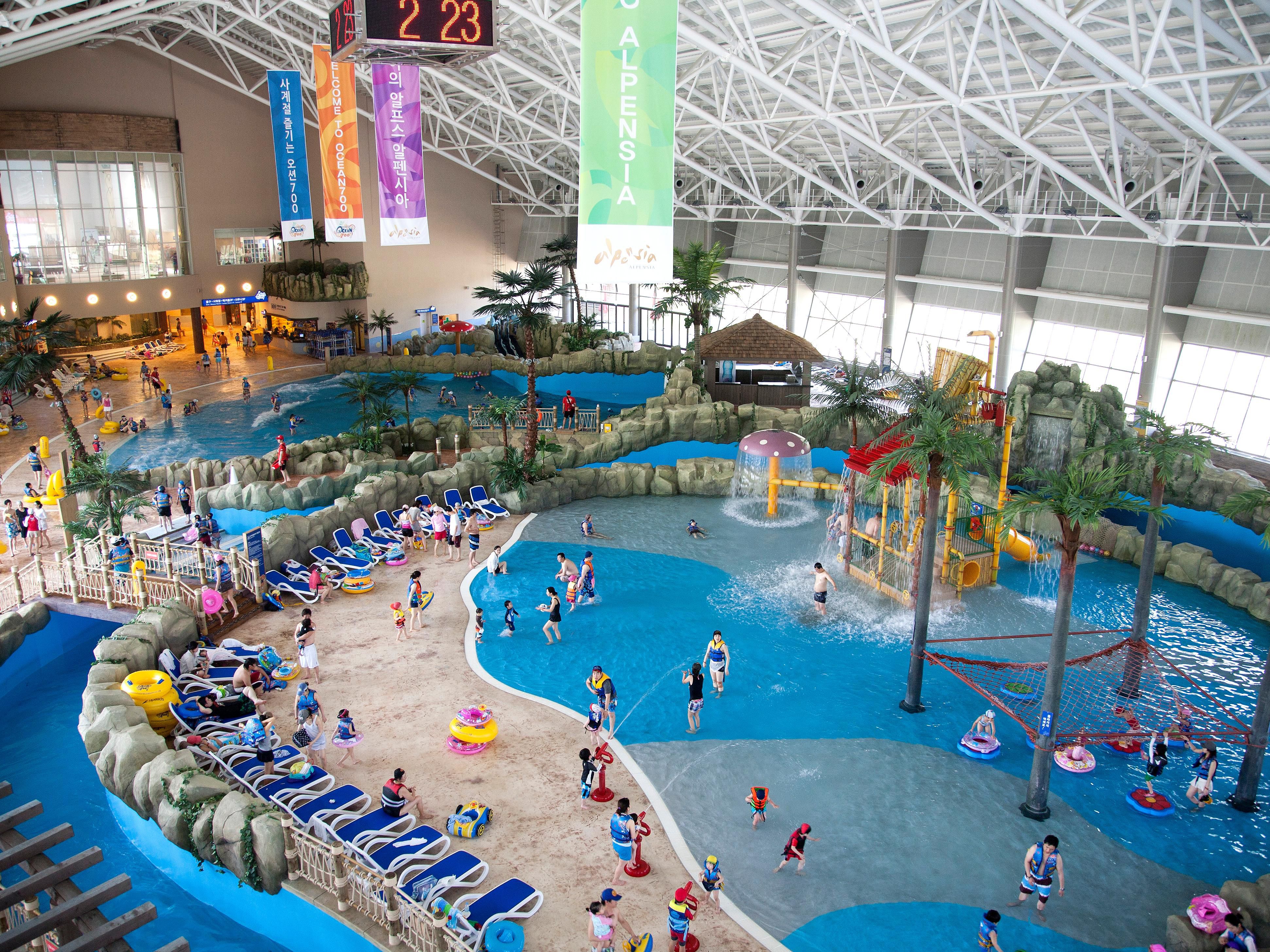 A different kind of rest and enjoyment at the top of Daegwallyeong. Daegwallyeong’s pristine plateau, 700m above sea level, is the best for the body’s biological rhythm. There is Ocean700, a family water park where you can feel the waves of the sea.
