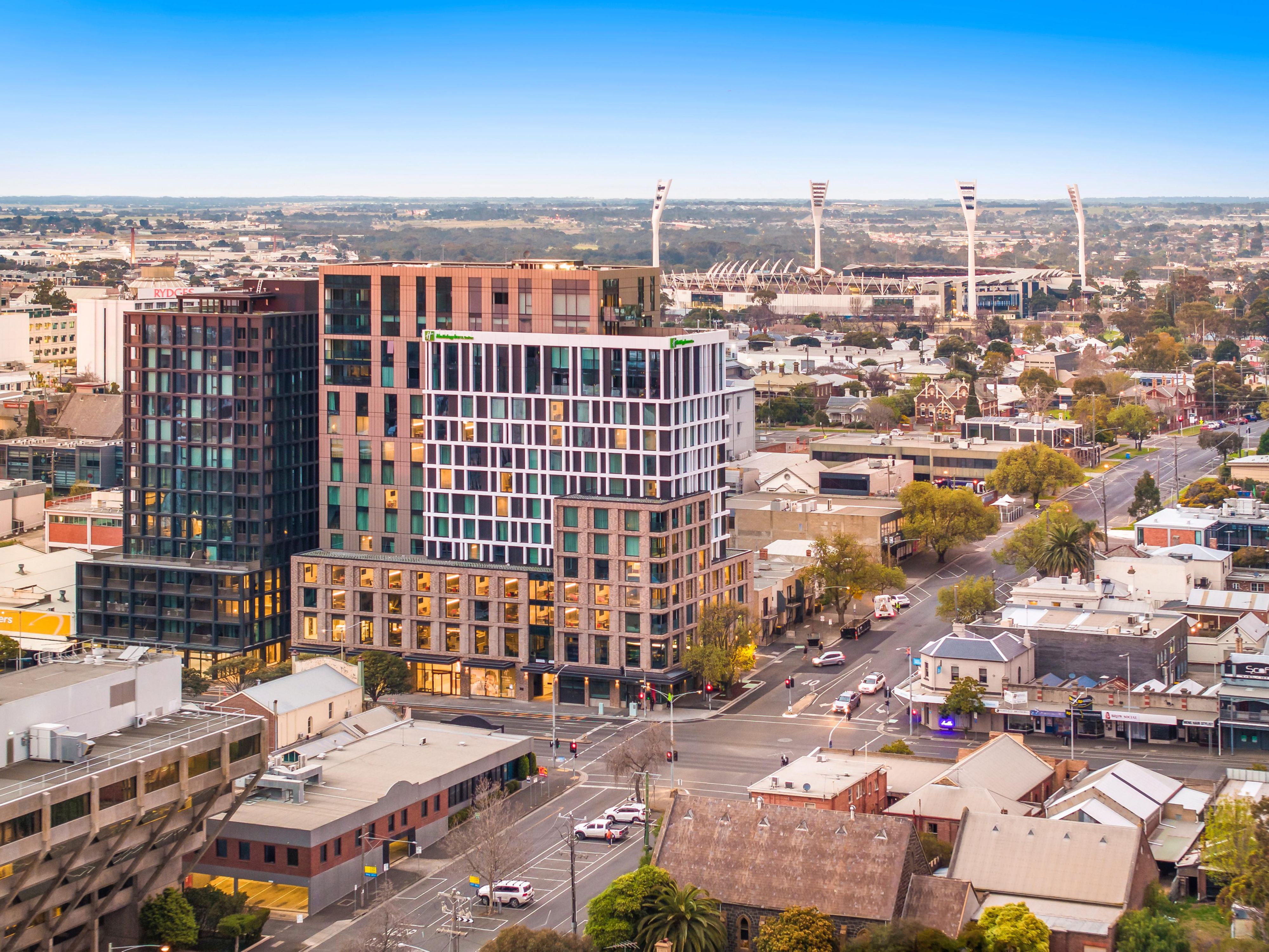 Welcome to Holiday Inn & Suites Geelong, located in Geelong CBD