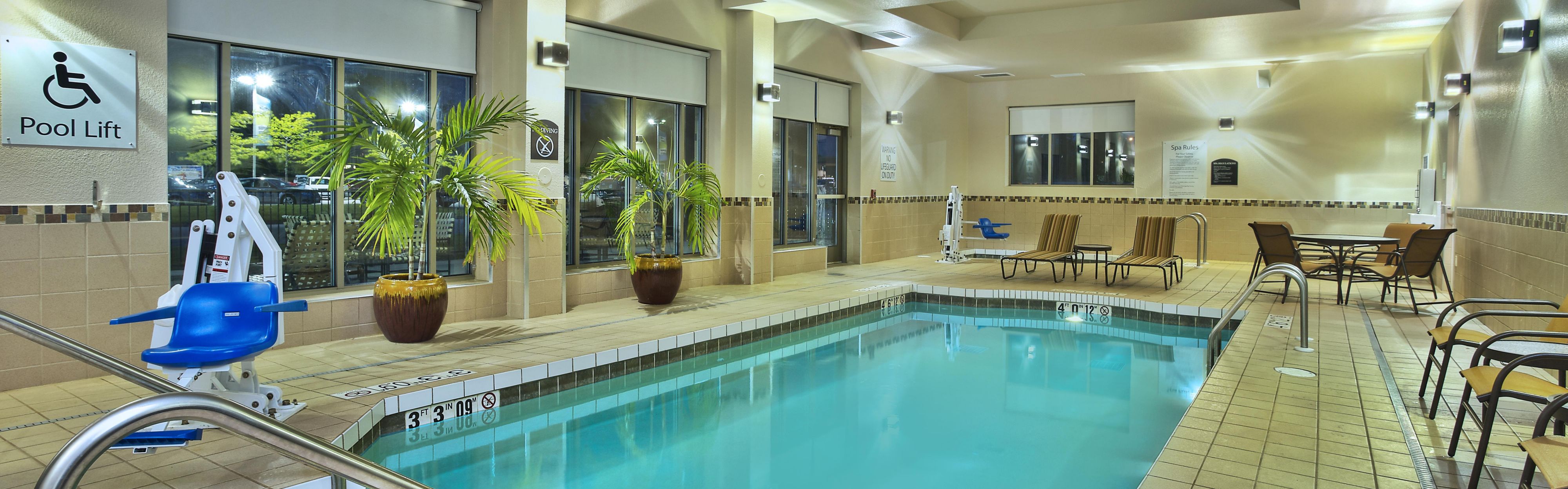 Holiday Inn Hotel & Suites Green Bay Stadium Free & More