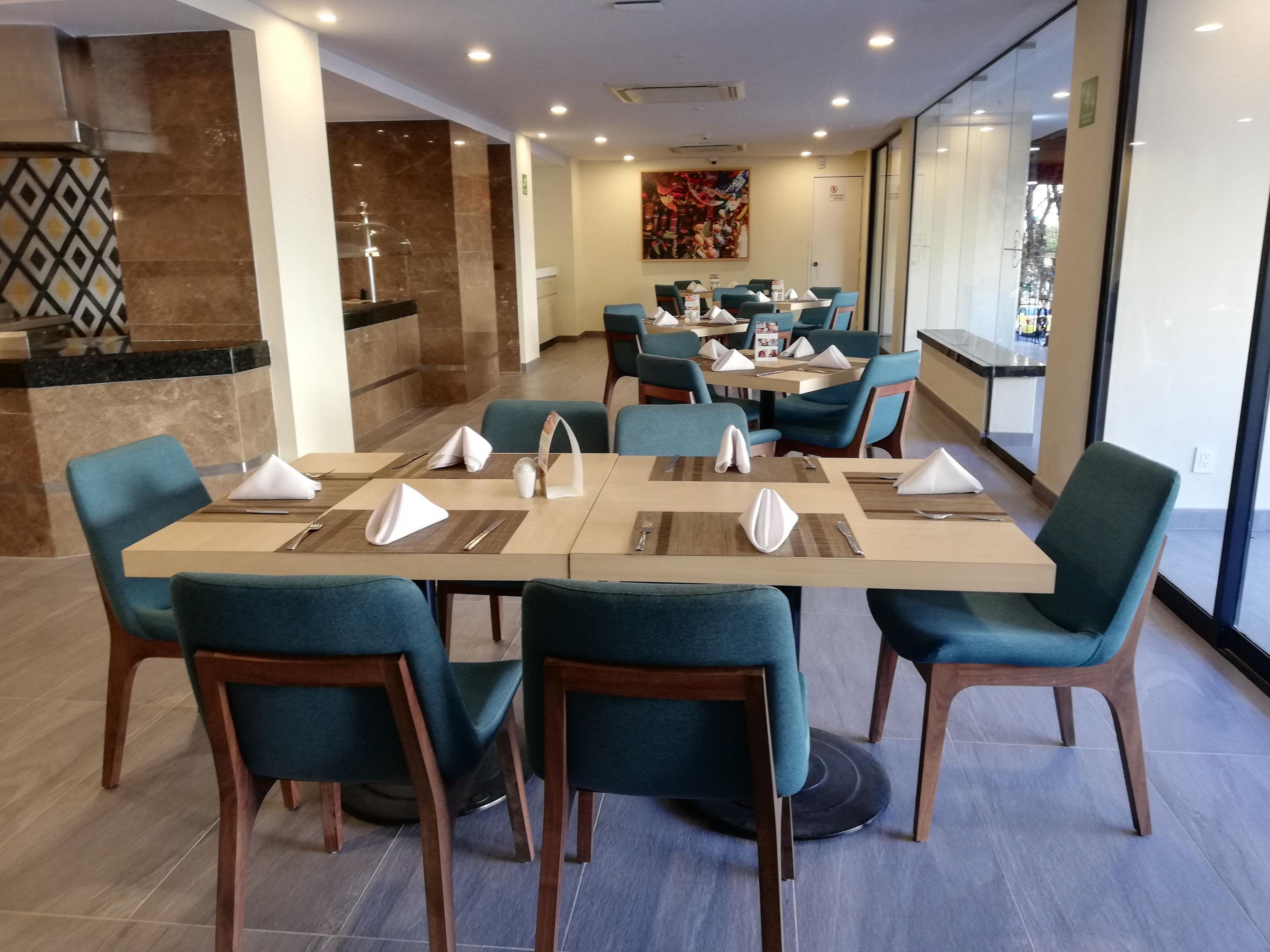 Our restaurant el Tapatio is ready for you to serve meals and dinners. Its international menu has been completed with some traditional local dishes so can enjoy them within the inner comfort of our facilities and warm ambience.