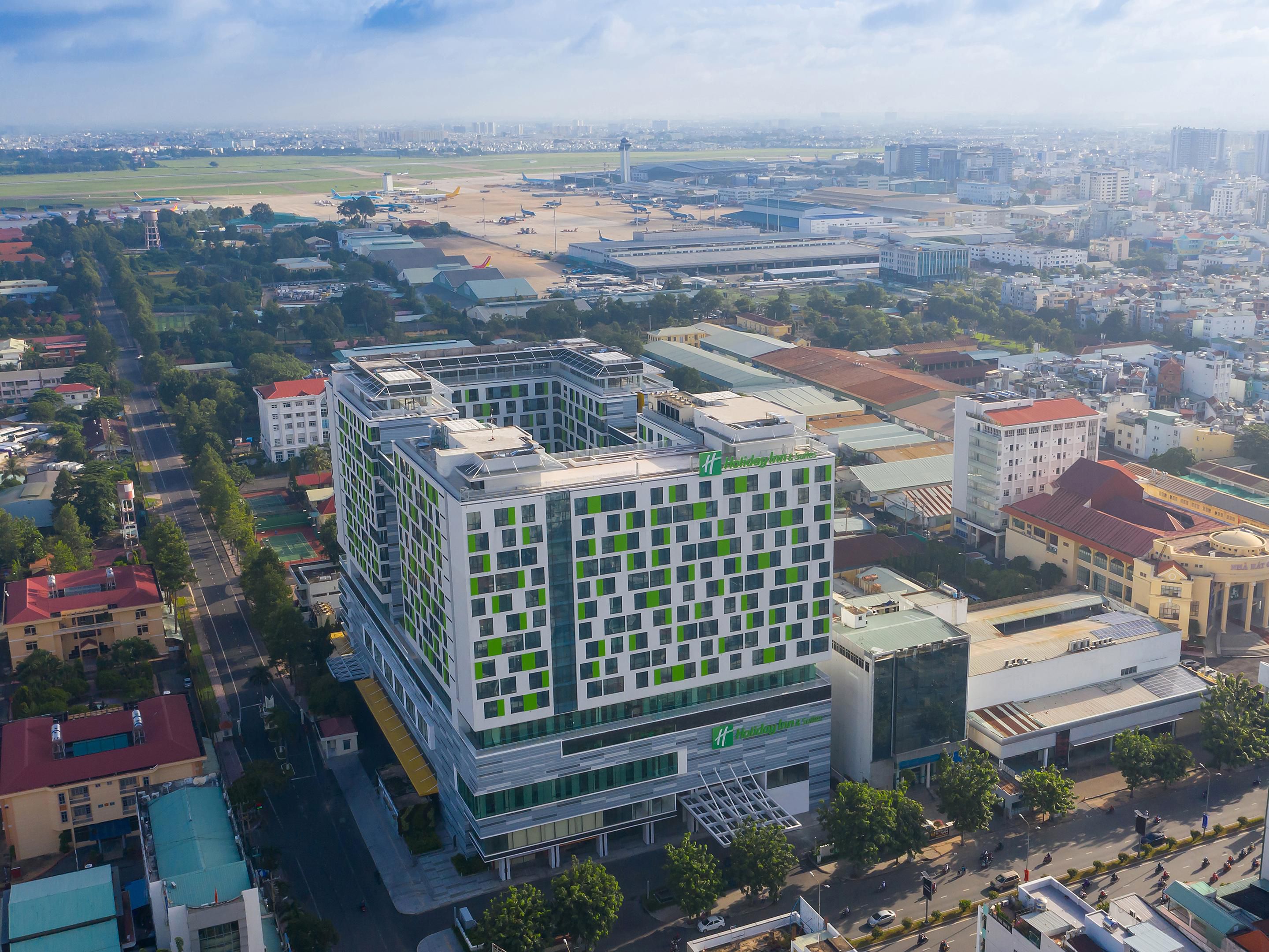 As the first Holiday Inn hotel in Vietnam and the newest hotel near the airport, we offer unparalleled comfort and convenience. Strategically situated near industrial zones, we are only 10 minutes from Tan Son Nhat International Airport (1.9km). Enjoy the added benefit of a complimentary scheduled airport shuttle for seamless travel experiences.