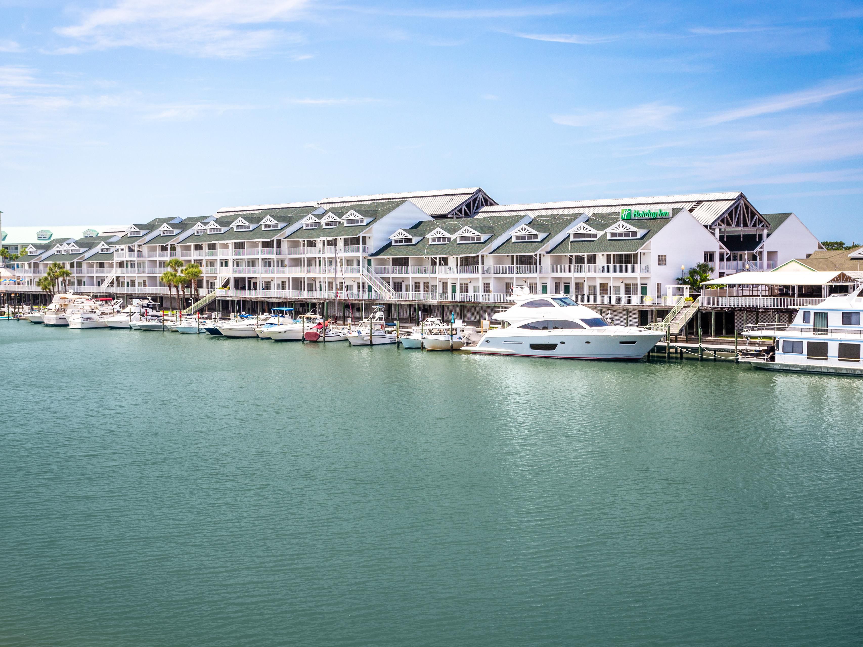 Experience the ultimate beach getaway with convenient walkable beach access from our hotel. Step outside and find yourself just moments away from the sun, sand, and surf of Indian Rocks Beach. Stroll along the shoreline, build sandcastles with the kids, or simply bask in the warmth of the Florida sun. 