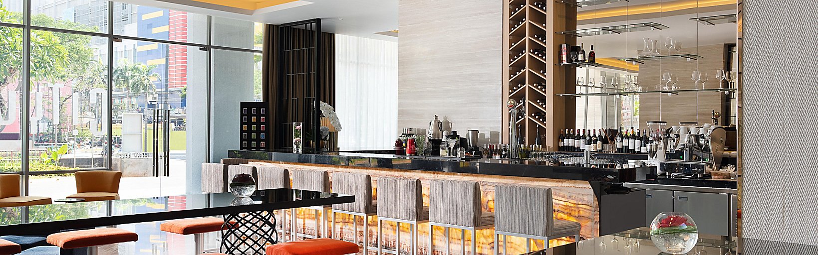 مطاعم بالقرب من holiday inn hotel suites jakarta gajah mada