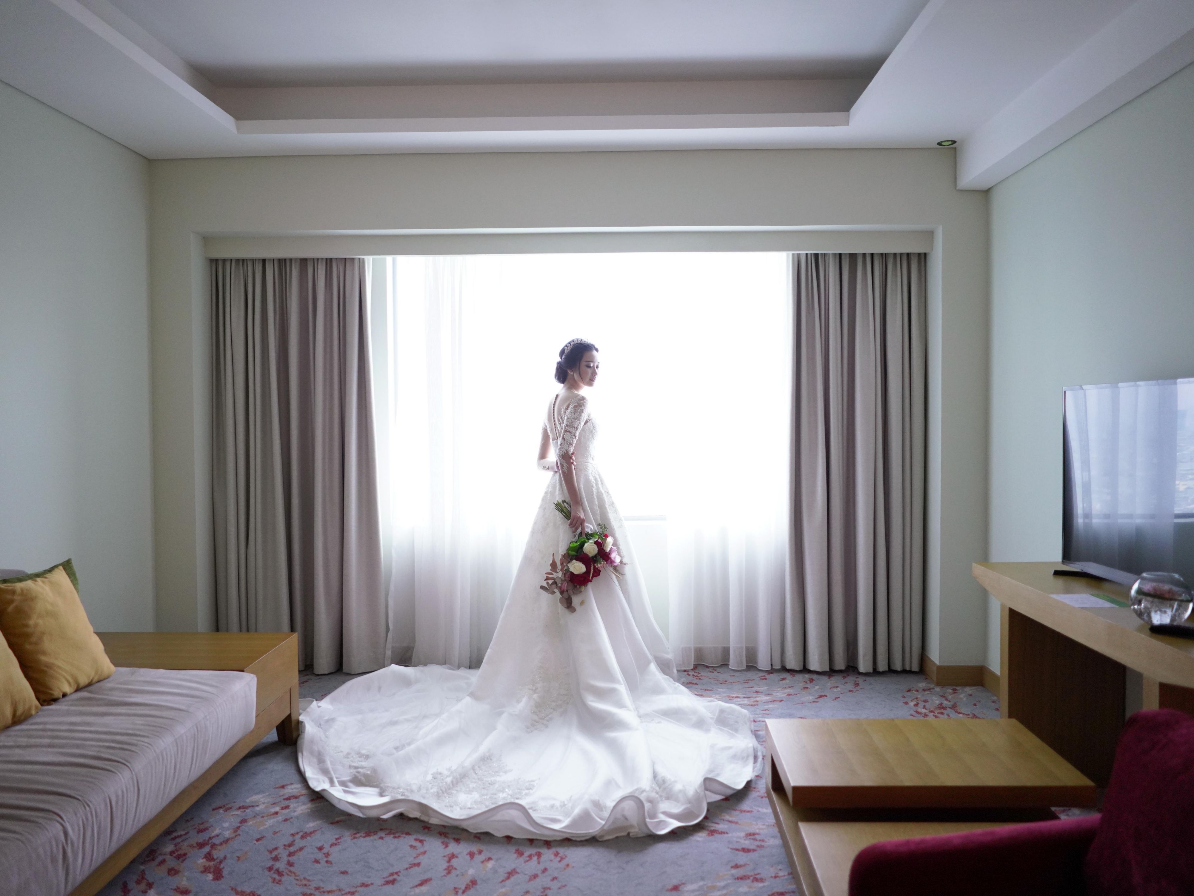 Make your big day memorable for both you and your guests by holding your wedding at Holiday Inn & Suites Jakarta Gajah Mada. With our full-service venues and caring service, we can help you plan, book and celebrate your wedding and all of its milestones in style.