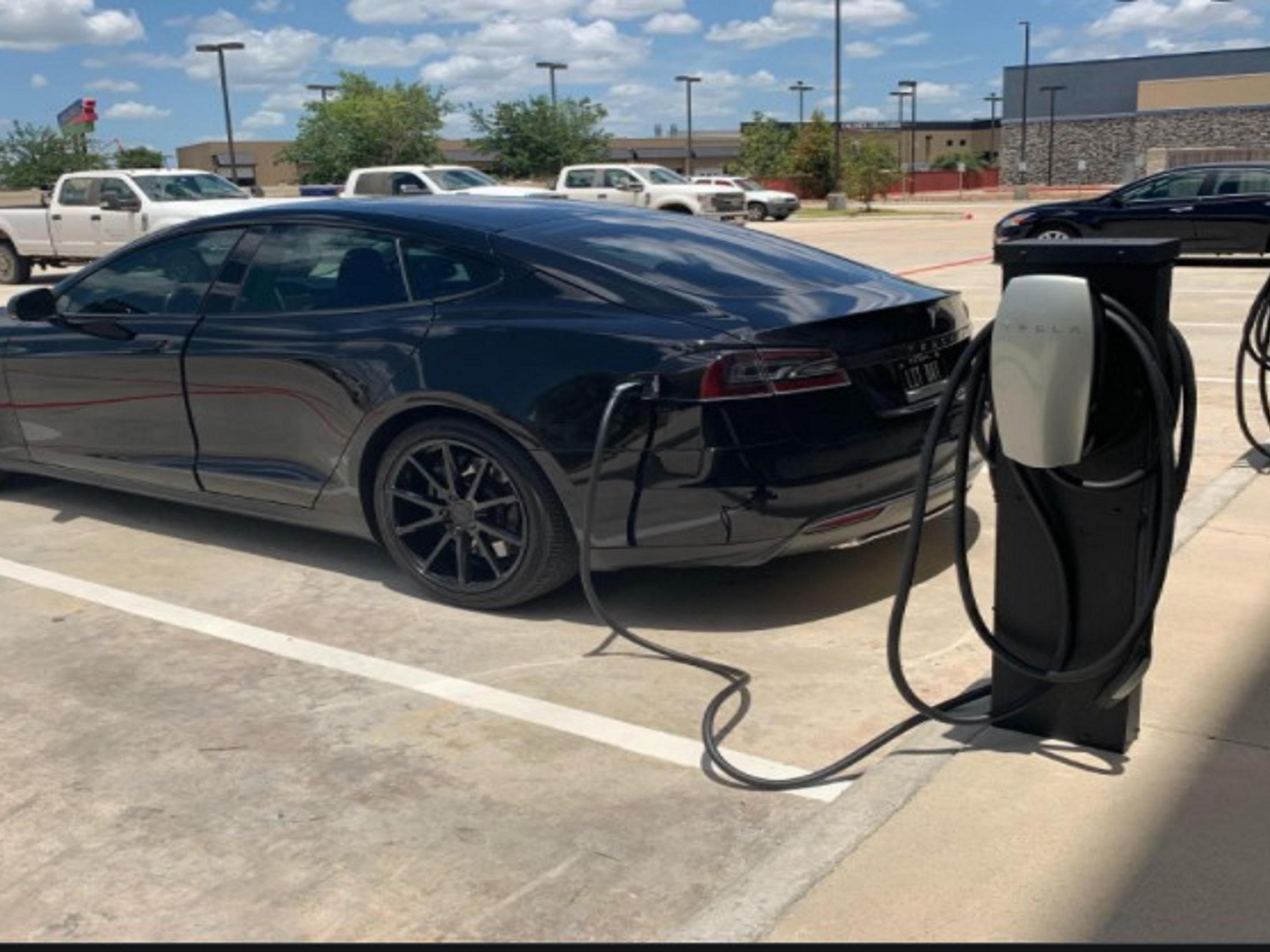Overnight guests charge up for free with our 3 Tesla Supercharger stations and one Universal charger. You’ll never worry about not having enough juice for your car.  After check in, just look out for our Tesla vehicle charging sign, pull up, charge, and enjoy your stay with us! 