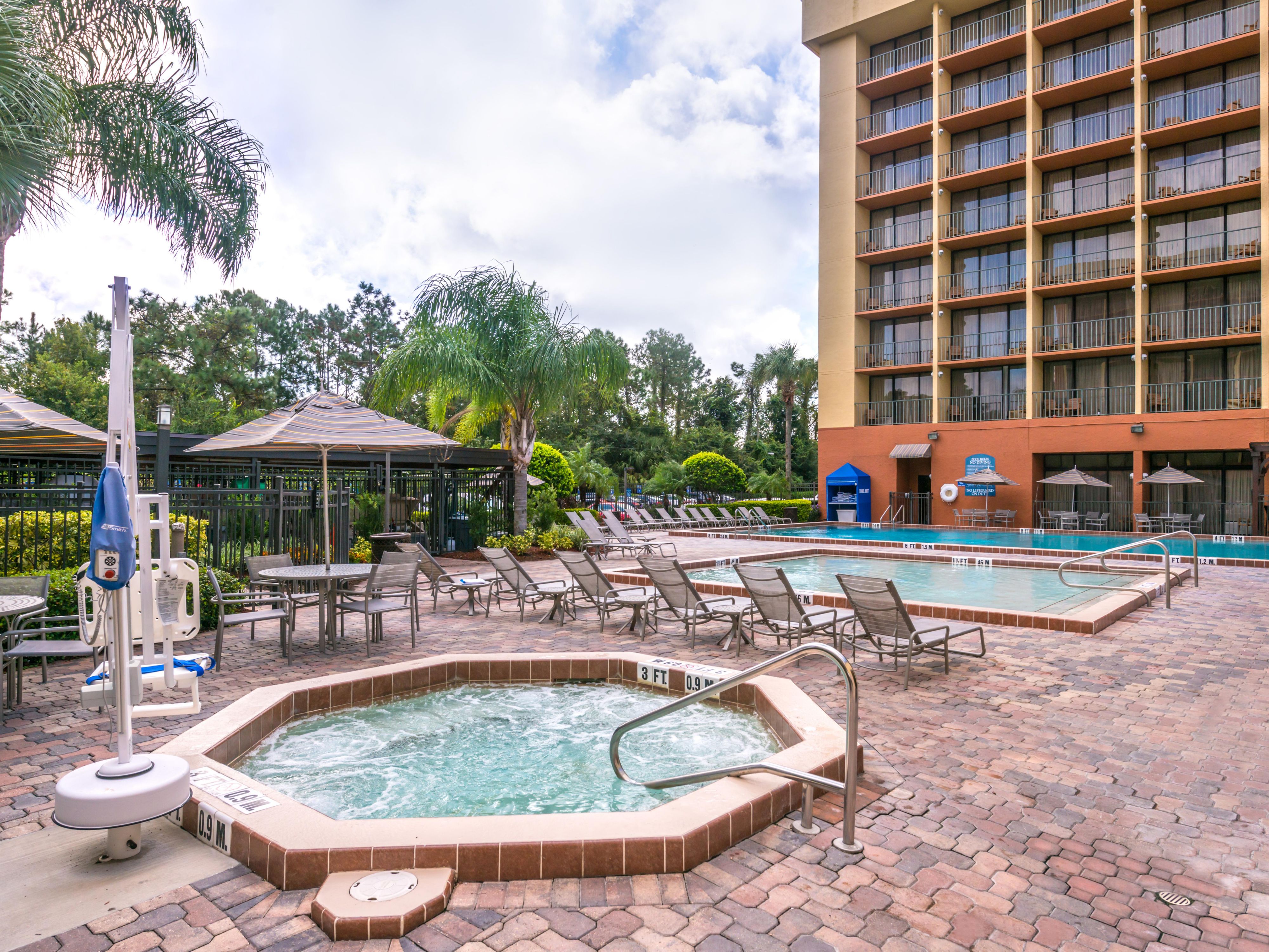 Take a dip in our oversized outdoor pool or splash around in our children’s swimming pool. Take a relaxing break from the Disney World® theme parks and lounge poolside. Soak up the Florida sunshine as you sip a cocktail or enjoy light bites from Chianti’s Lounge. Make memories at our family-friendly hotel in the heart of Orlando.