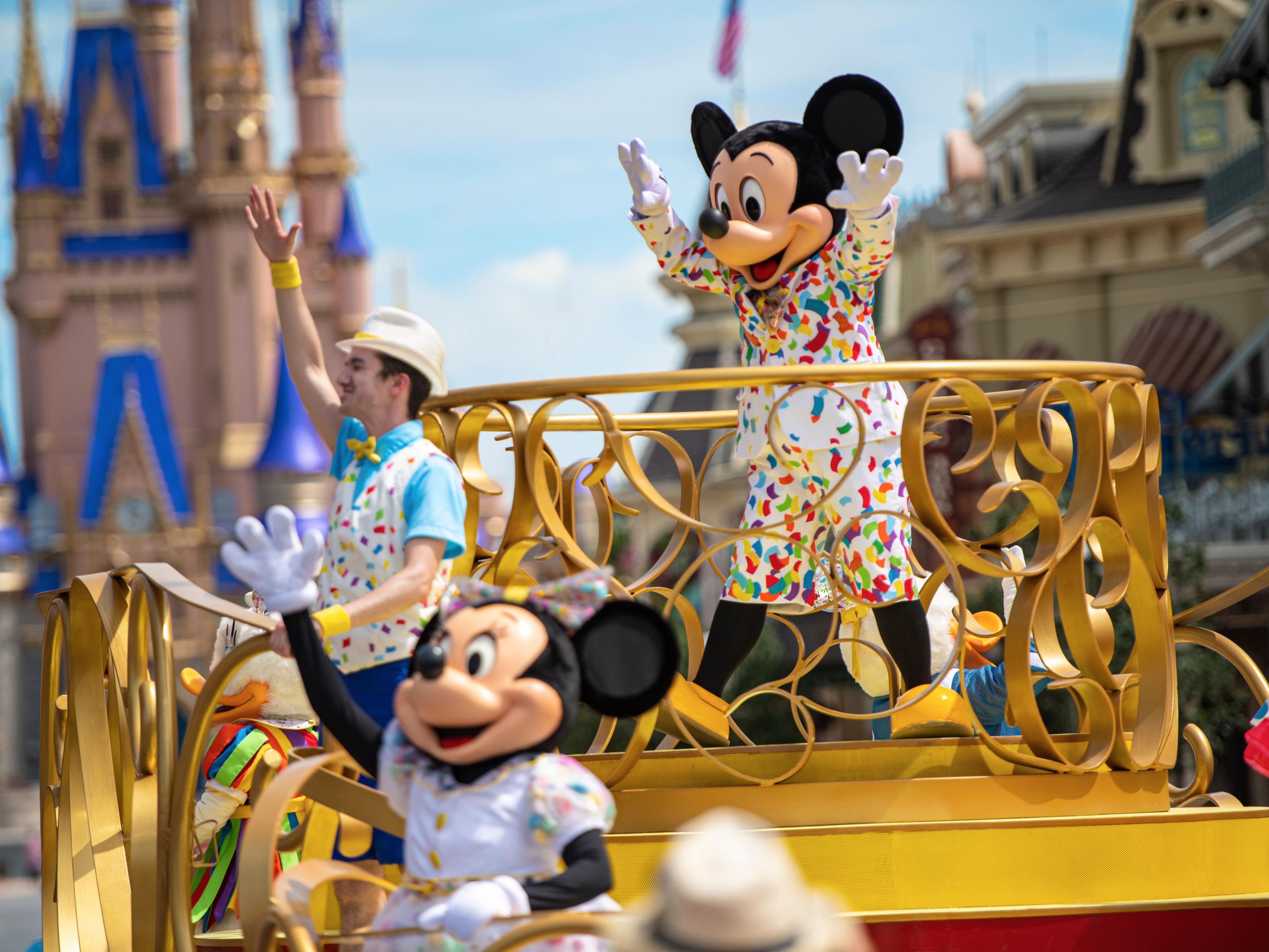 As a Walt Disney World Good Neighbor® Hotel, situated just minutes from the Walt Disney World® Main Gate, we provide a complimentary shuttle service to all four Disney theme parks: Magic Kingdom, Animal Kingdom, Hollywood Studios, and EPCOT. Explore our Disney World packages and plan your next unforgettable family getaway.