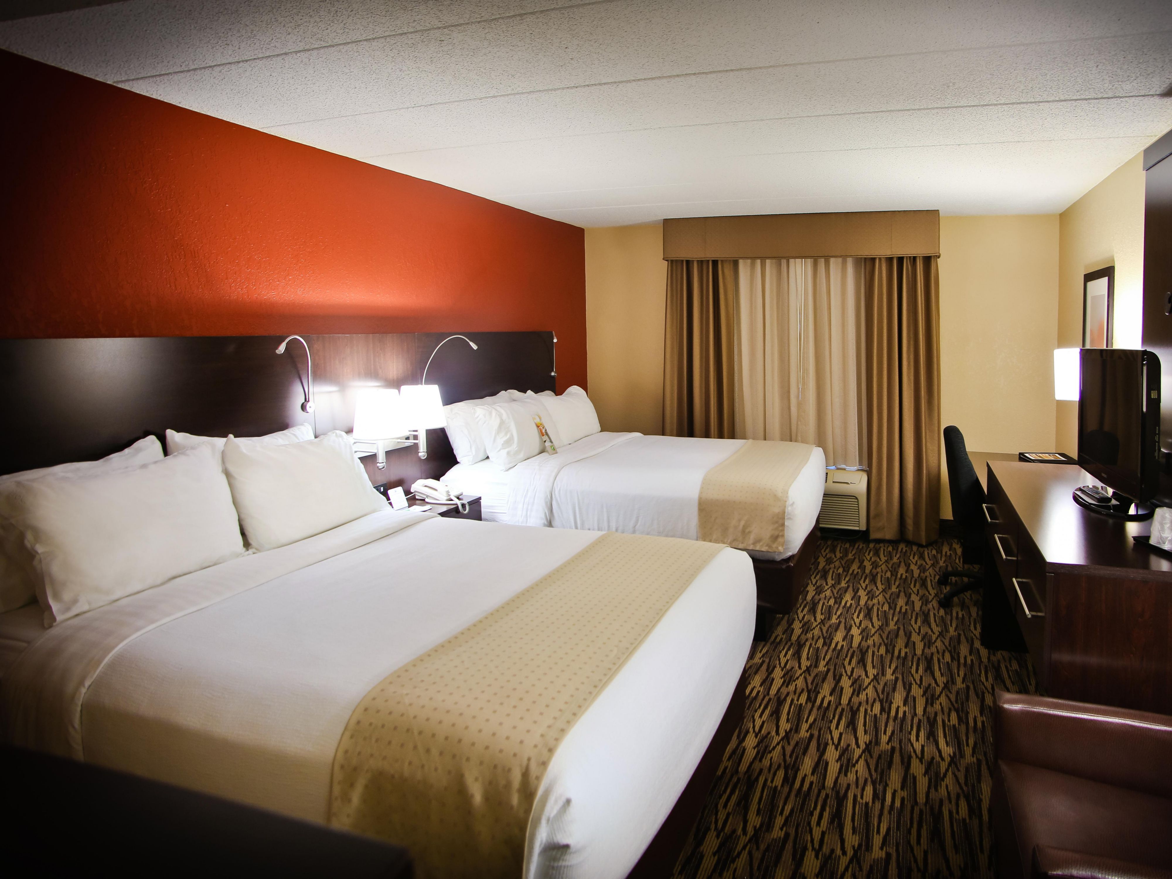 hotel-in-la-crosse-holiday-inn-hotel-suites-la-crosse-downtown-hotel