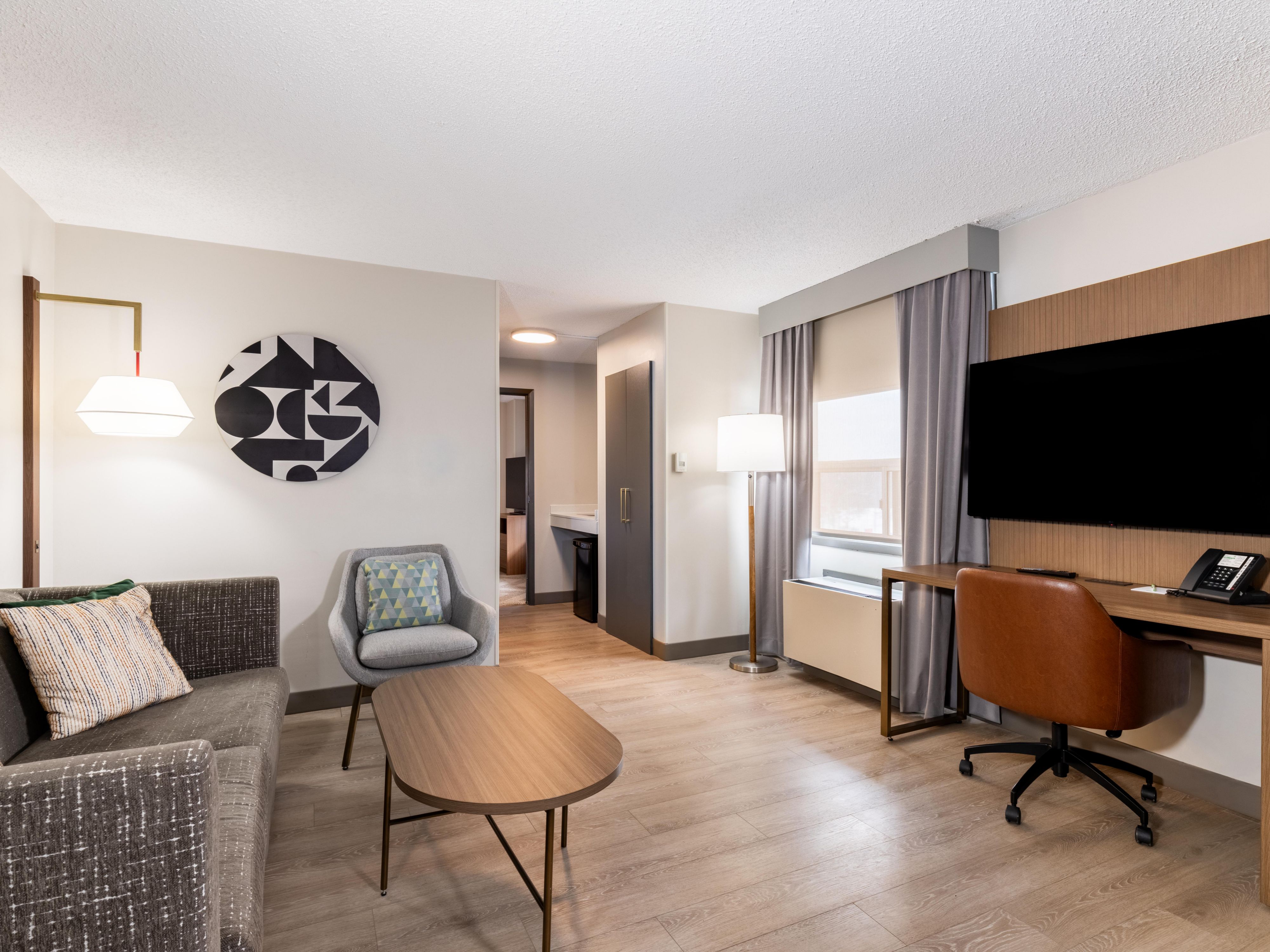 As nossas suites recentemente renovadas oferecem quartos extra para relaxar ou divertir-se! 