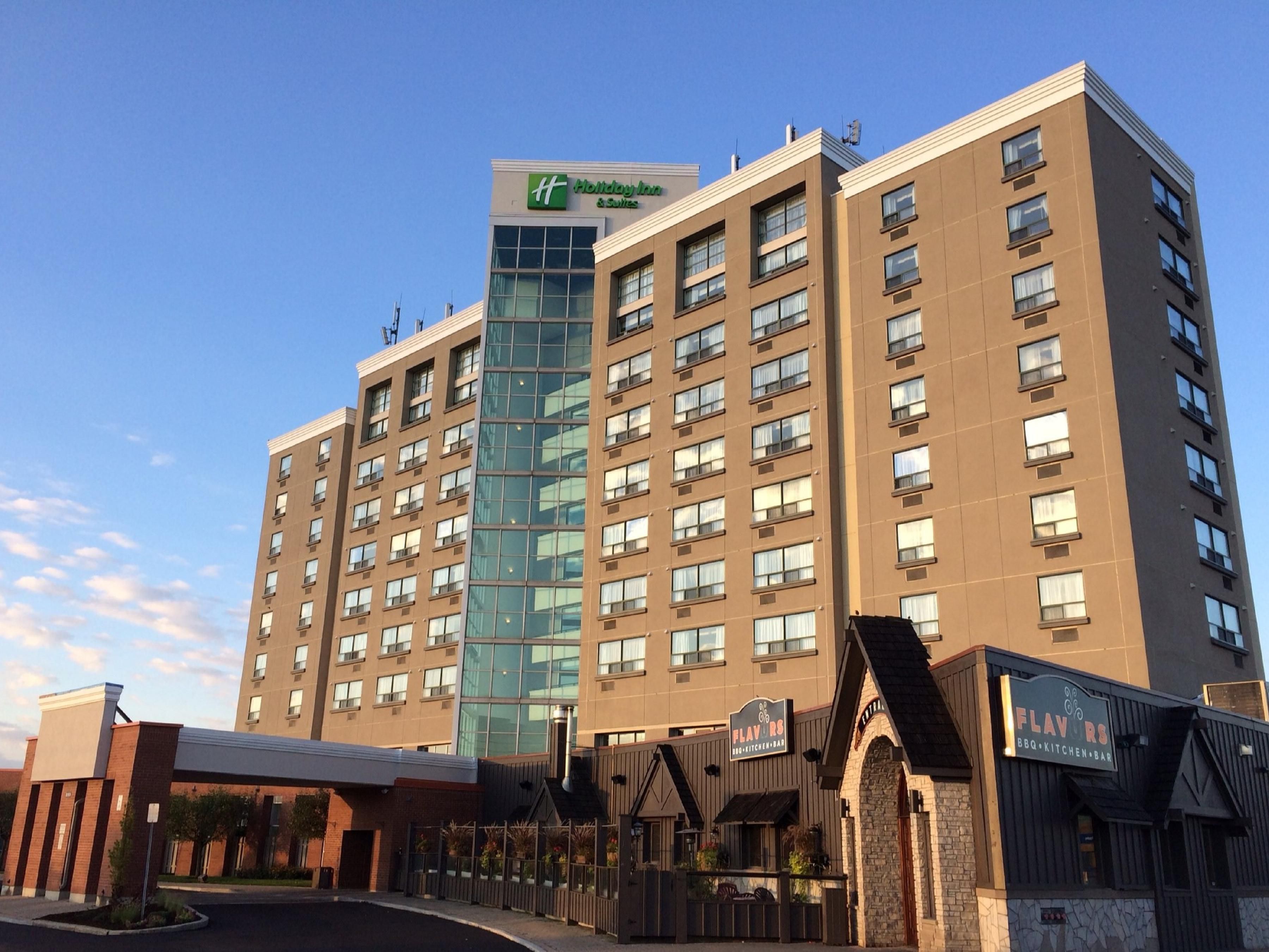 We have amply complimentary parking available at the hotel for passenger vehicles, vehicles with trailers or oversized trucks!