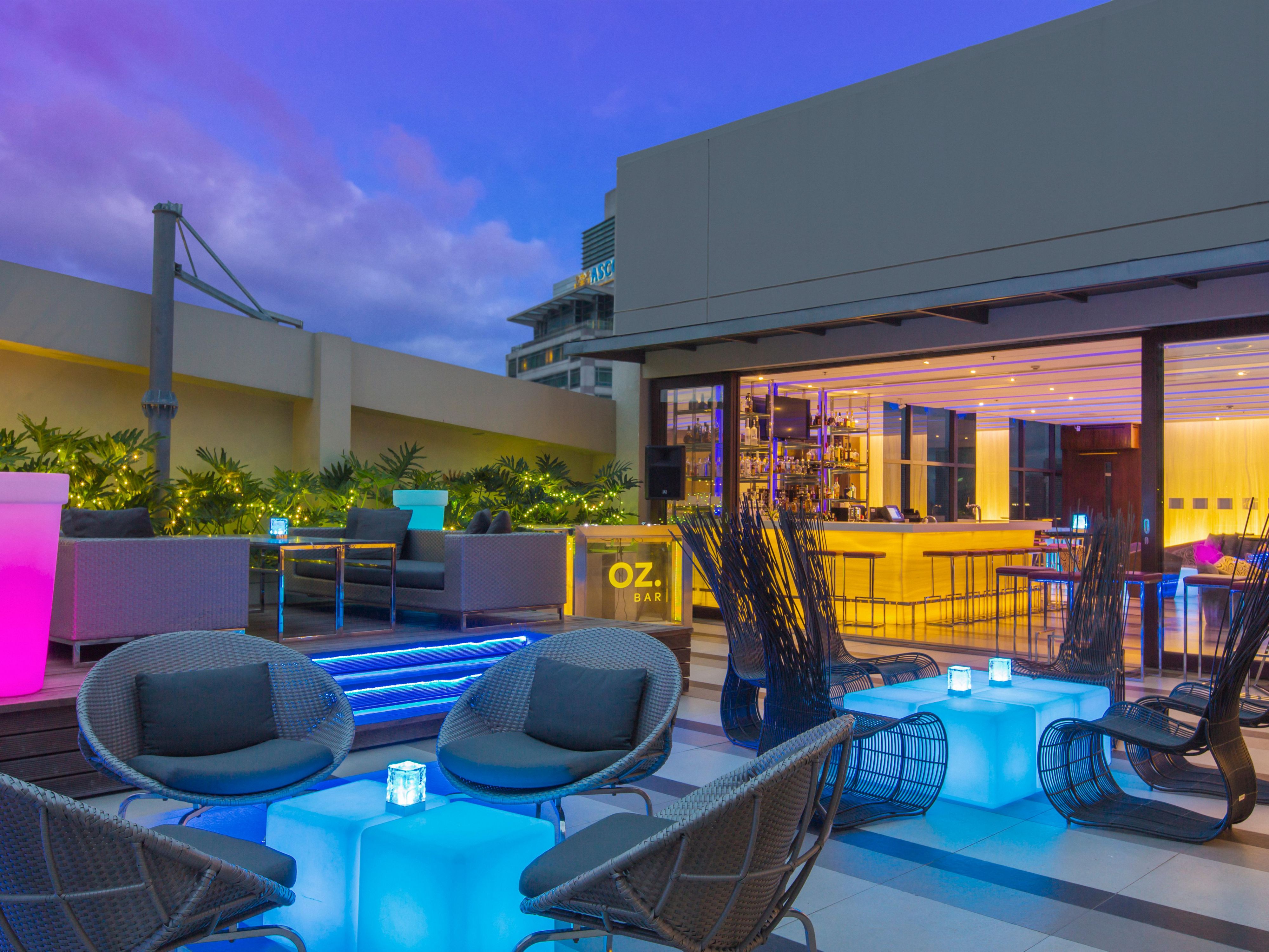 Oz Bar is currently undergoing improvements.

Our trendy rooftop bar is the ideal setting for after-work drinks with friends. Its trendy interior is complemented by our young mixologists’ unique spin on popular cocktails best paired with irresistible bar favorites.