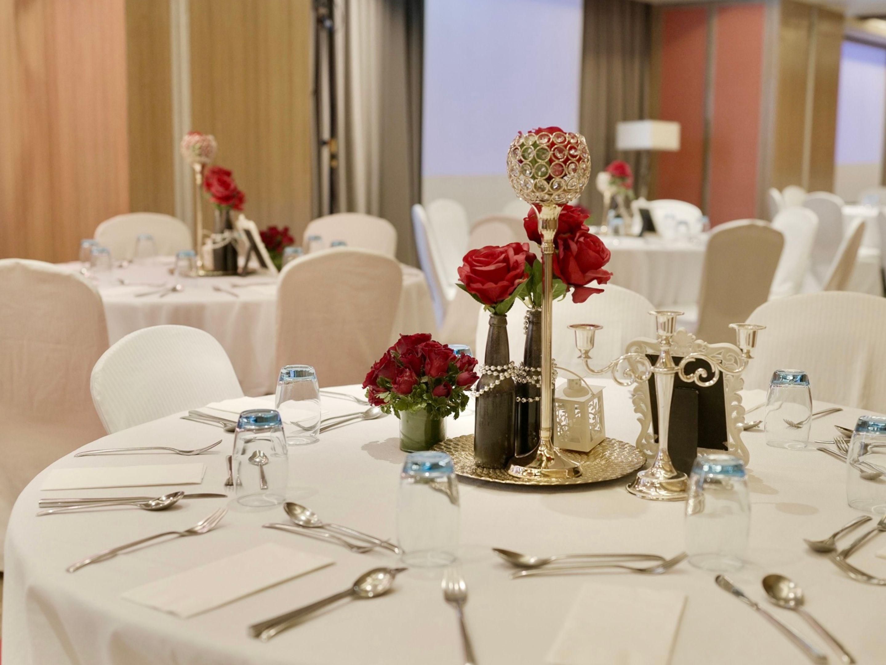 Plan your meetings & events with ease. Book any of Holiday Inn & Suites Makati's 8 fully-equipped function rooms for your next event.