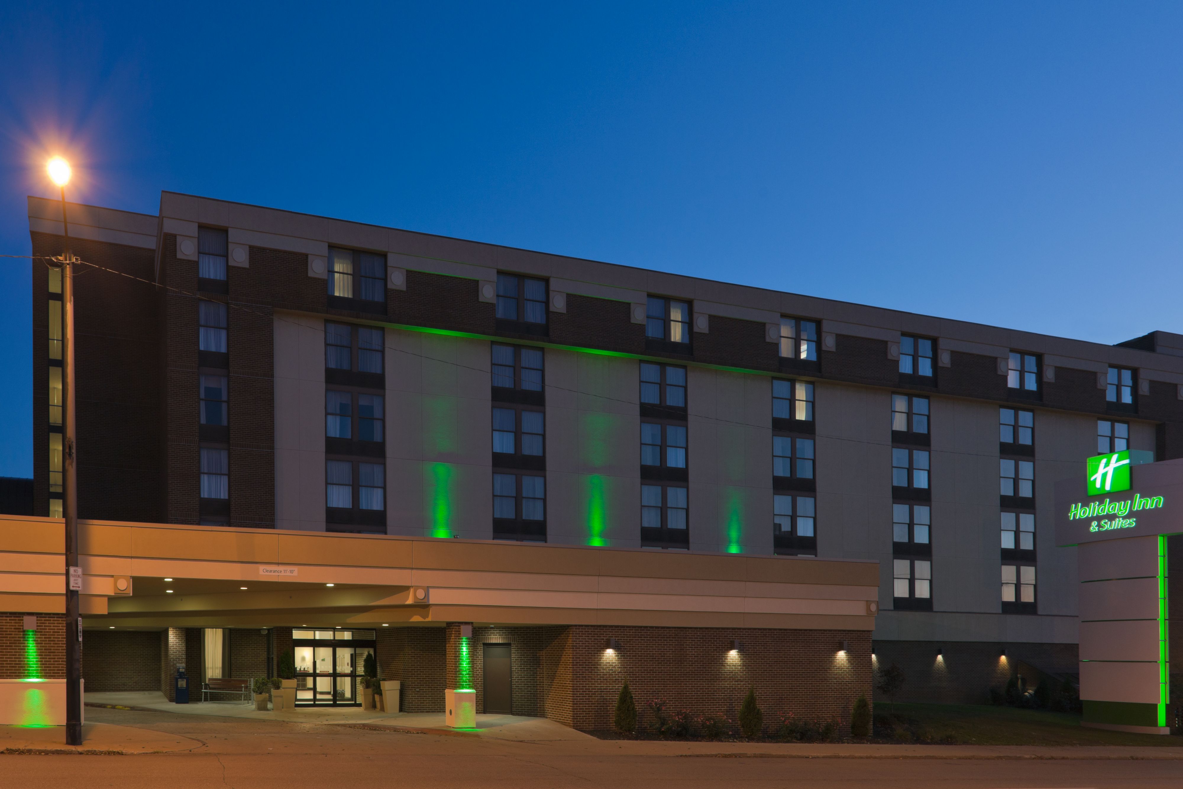Holiday Inn & Suites Mansfield-Conference Ctr