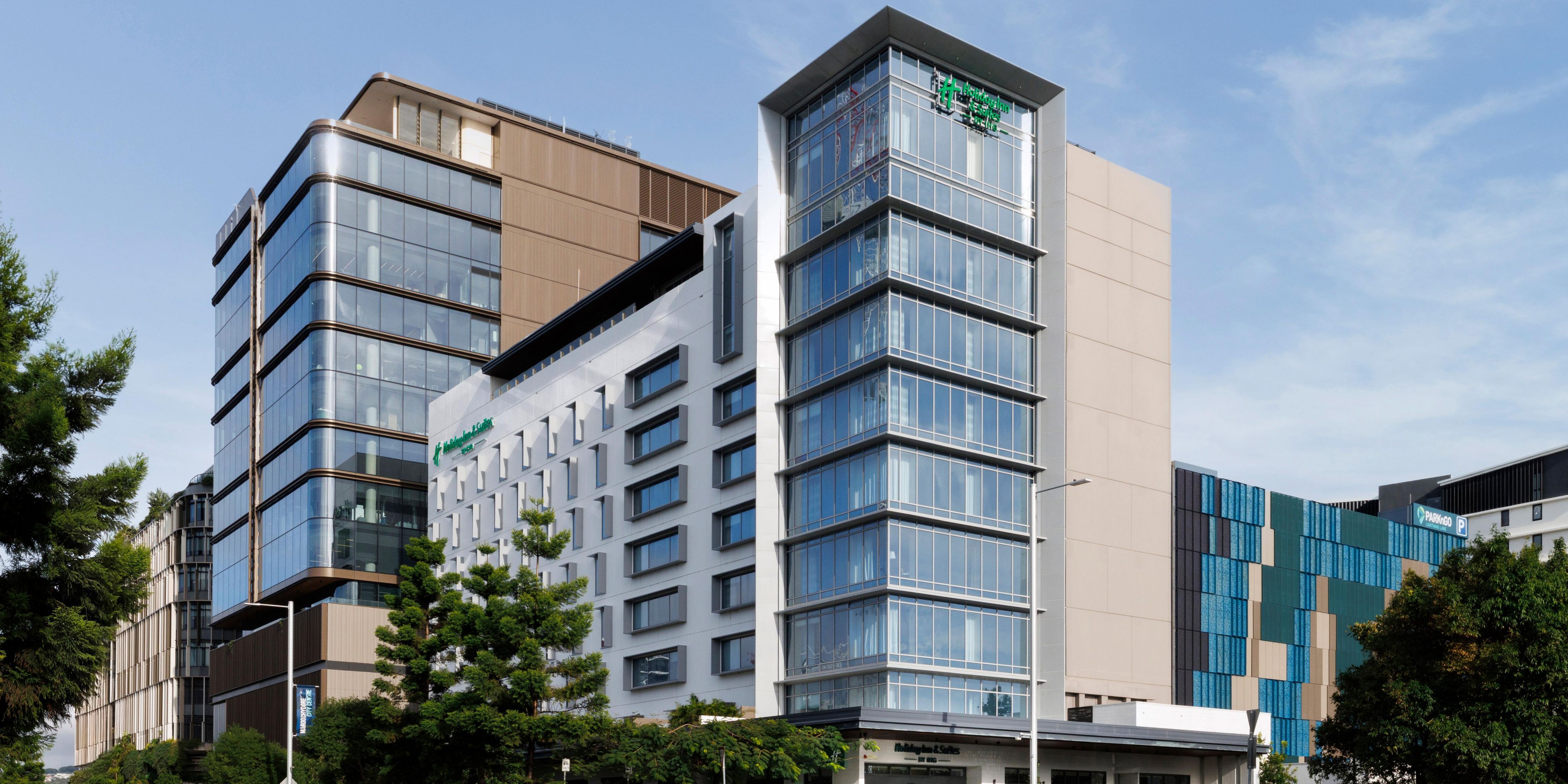 阳光海岸套房假日酒店