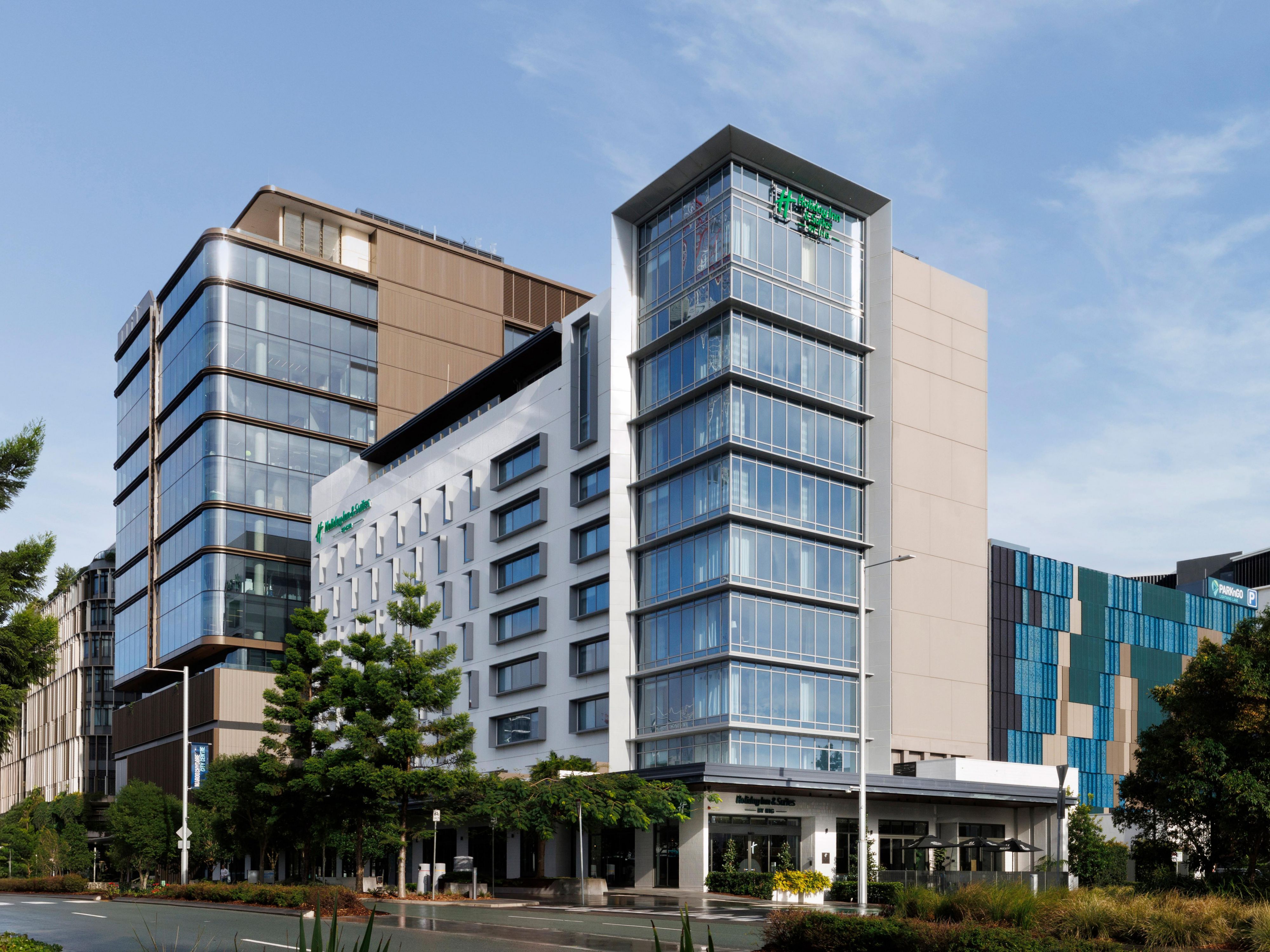 Welcome to Holiday Inn & Suites Sunshine Coast