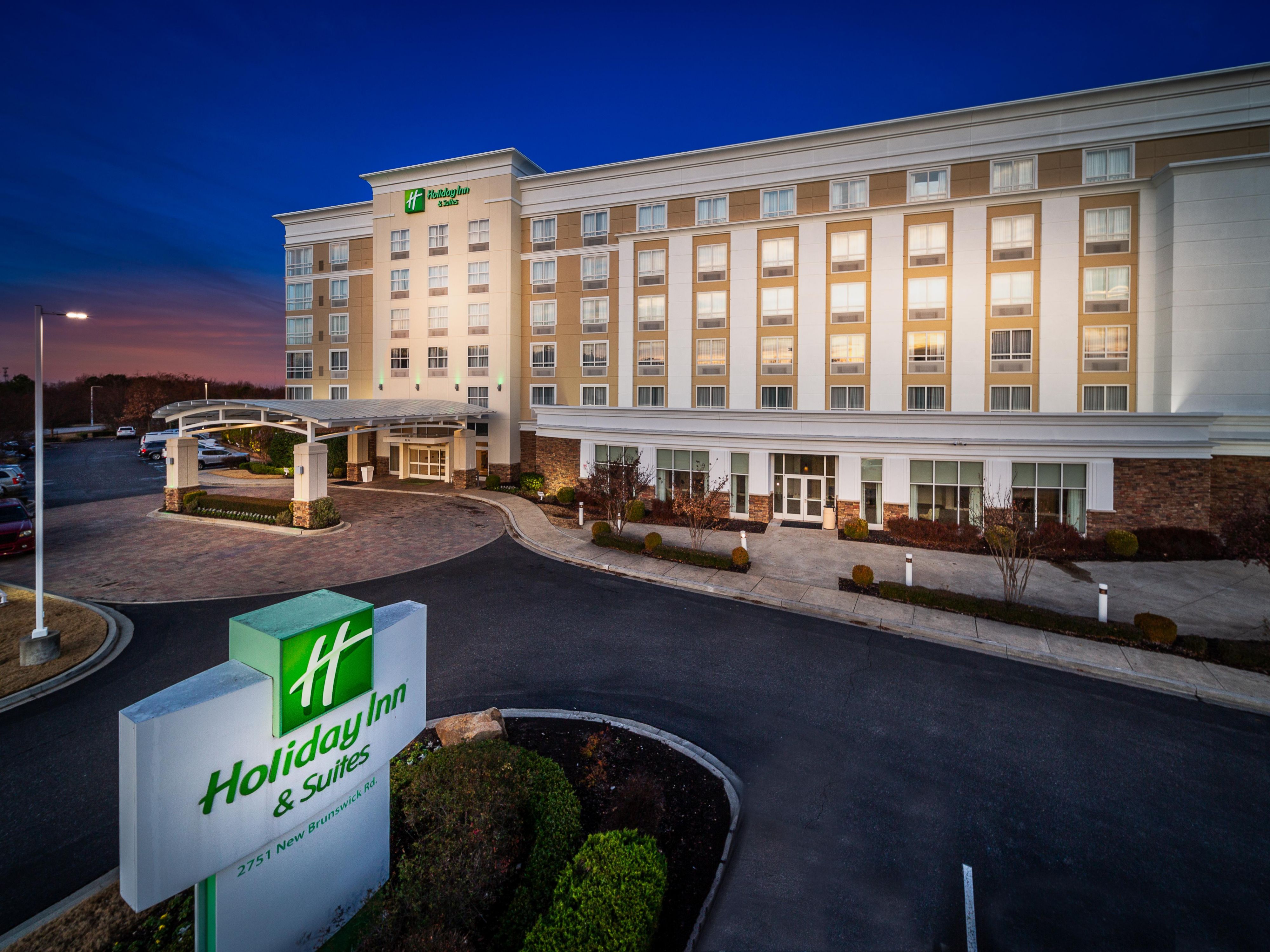 Choose our full-service hotel in Memphis TN, with indoor pool and relaxing hot tub! Enjoy great amenities like a Fitness Center, free Wi-Fi, and on-site parking. We are a smoke-free, cashless hotel where kids also eat free.