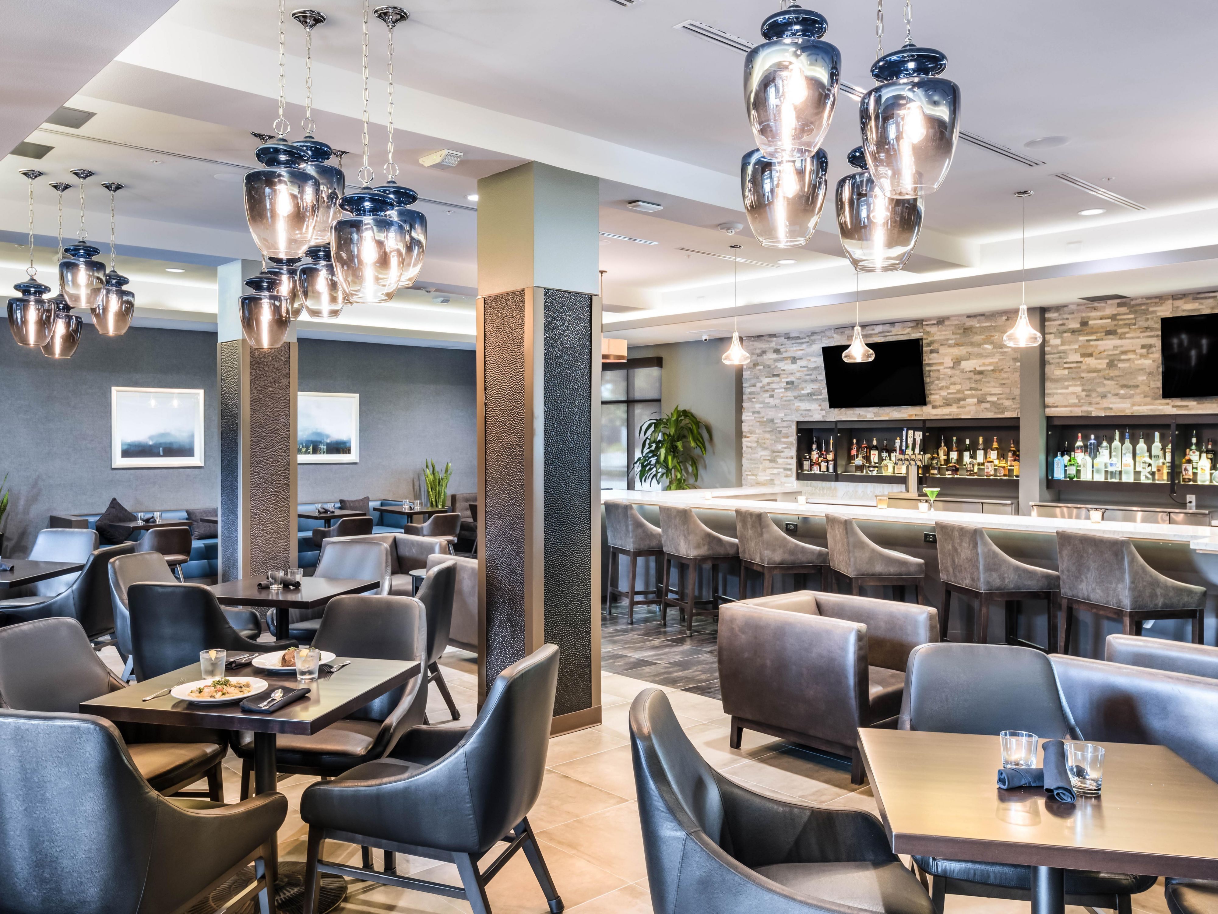Stratus Restaurant & Bar is open daily for breakfast and dinner.  You can dine in, or place your order to-go.  Our full bar and weekly happy hour specials are a perfect way to end your day!